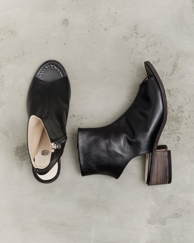 Petrosolaum Side Zip Boots Sandals, Black