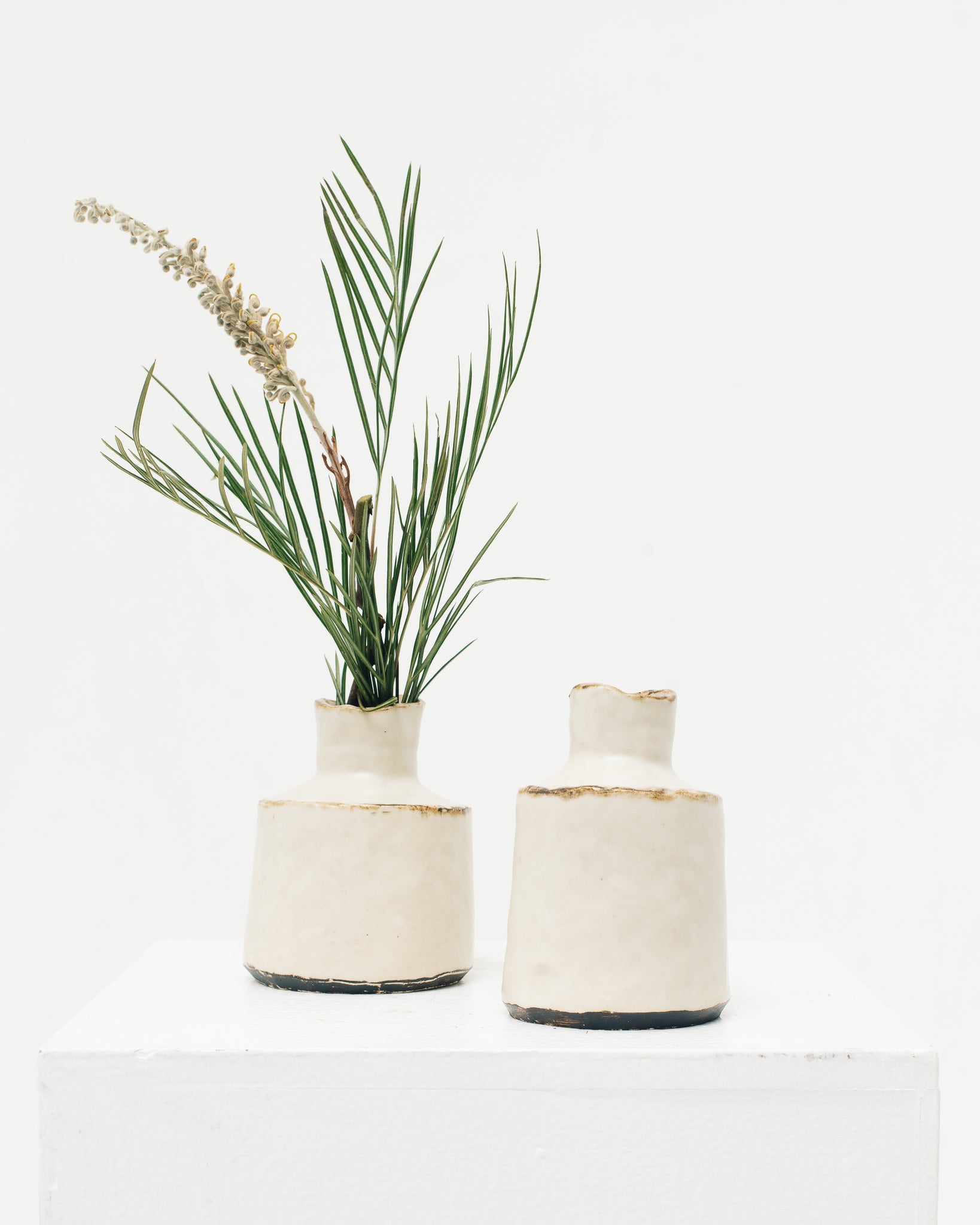 Ayame Bullock White Antique Simple Vase
