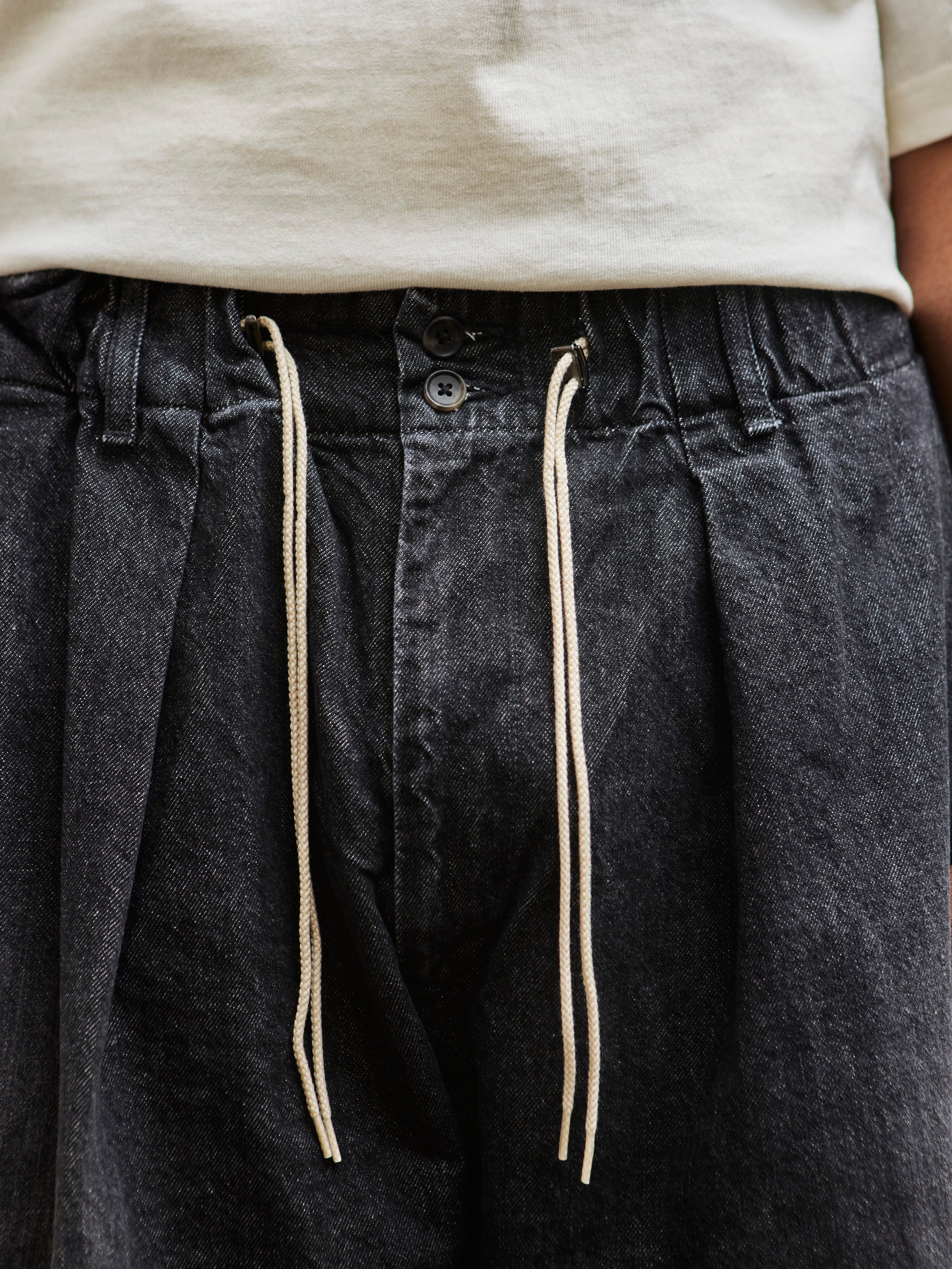 Sillage Circular Short Pants, Denim Washed Black – Glasswing