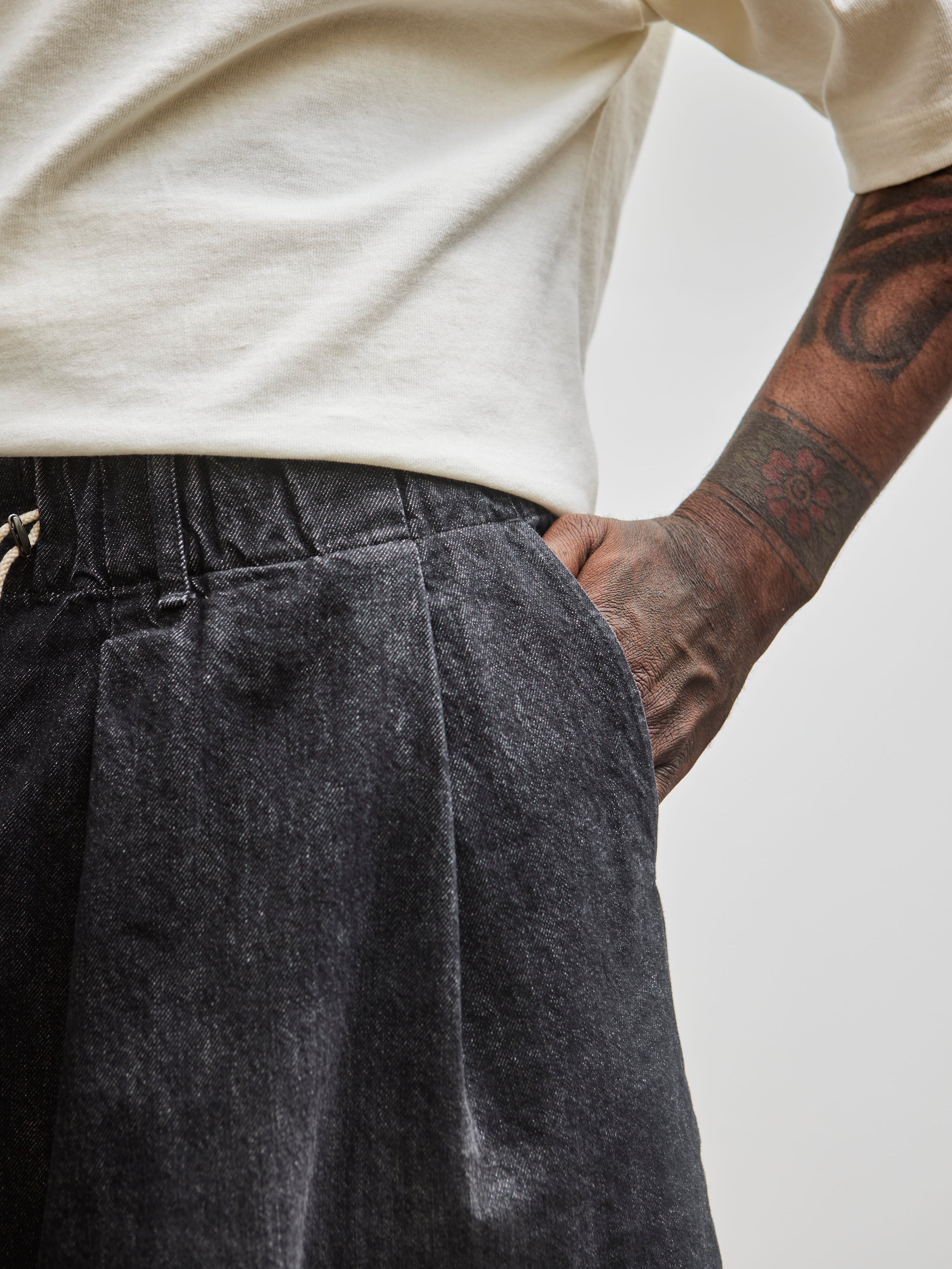 Sillage Circular Short Pants, Denim Washed Black – Glasswing