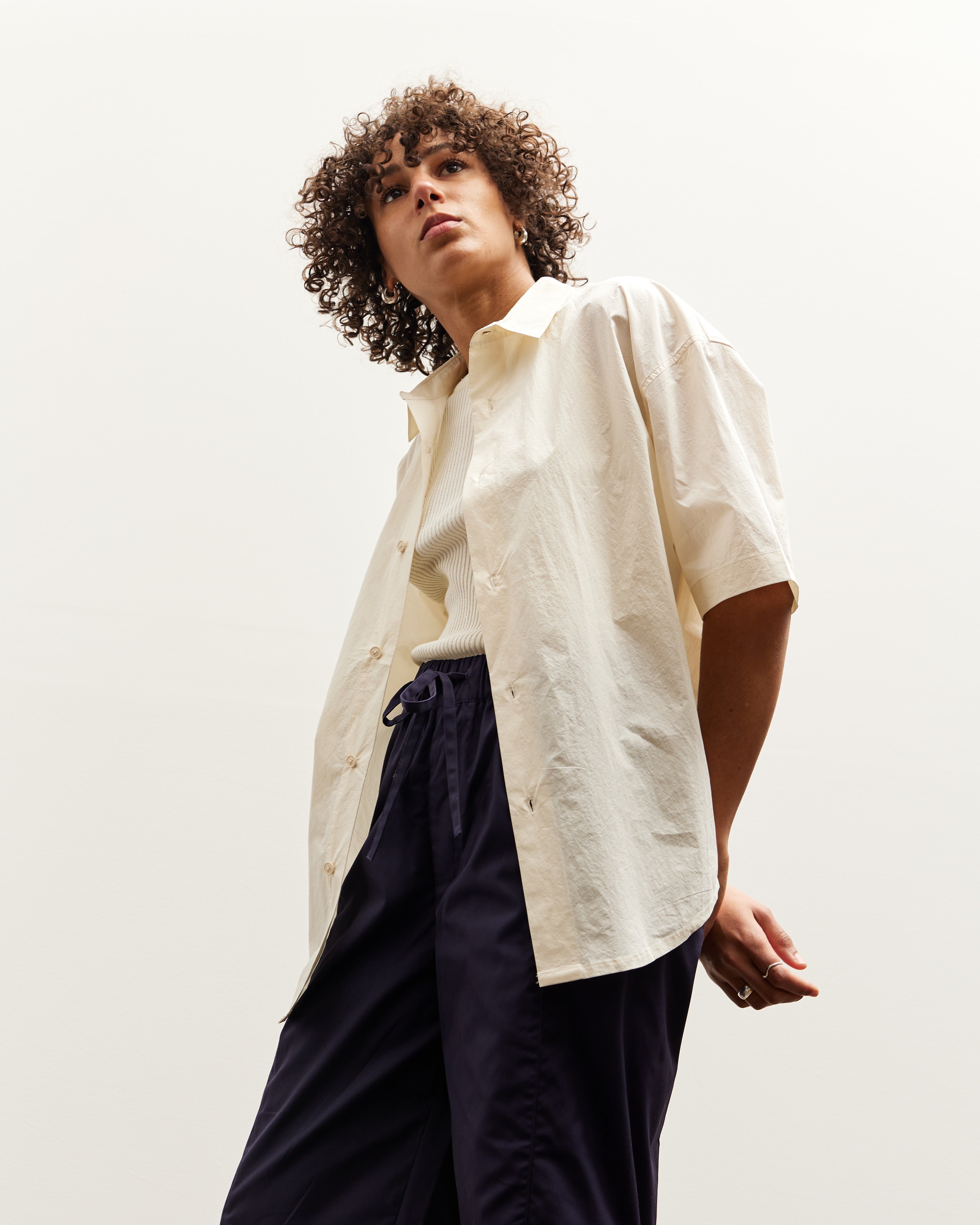 【関税込み】Off-White ブラック Sleek Holes 長袖トップス 7115 Papery Oversized SS, Off-White – Glasswing