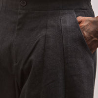 7115 Signature Pleated Trouser, Navy Black, pleat and front pocket detail