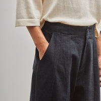 detail, waistband & pocket