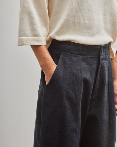 detail, waistband & pocket