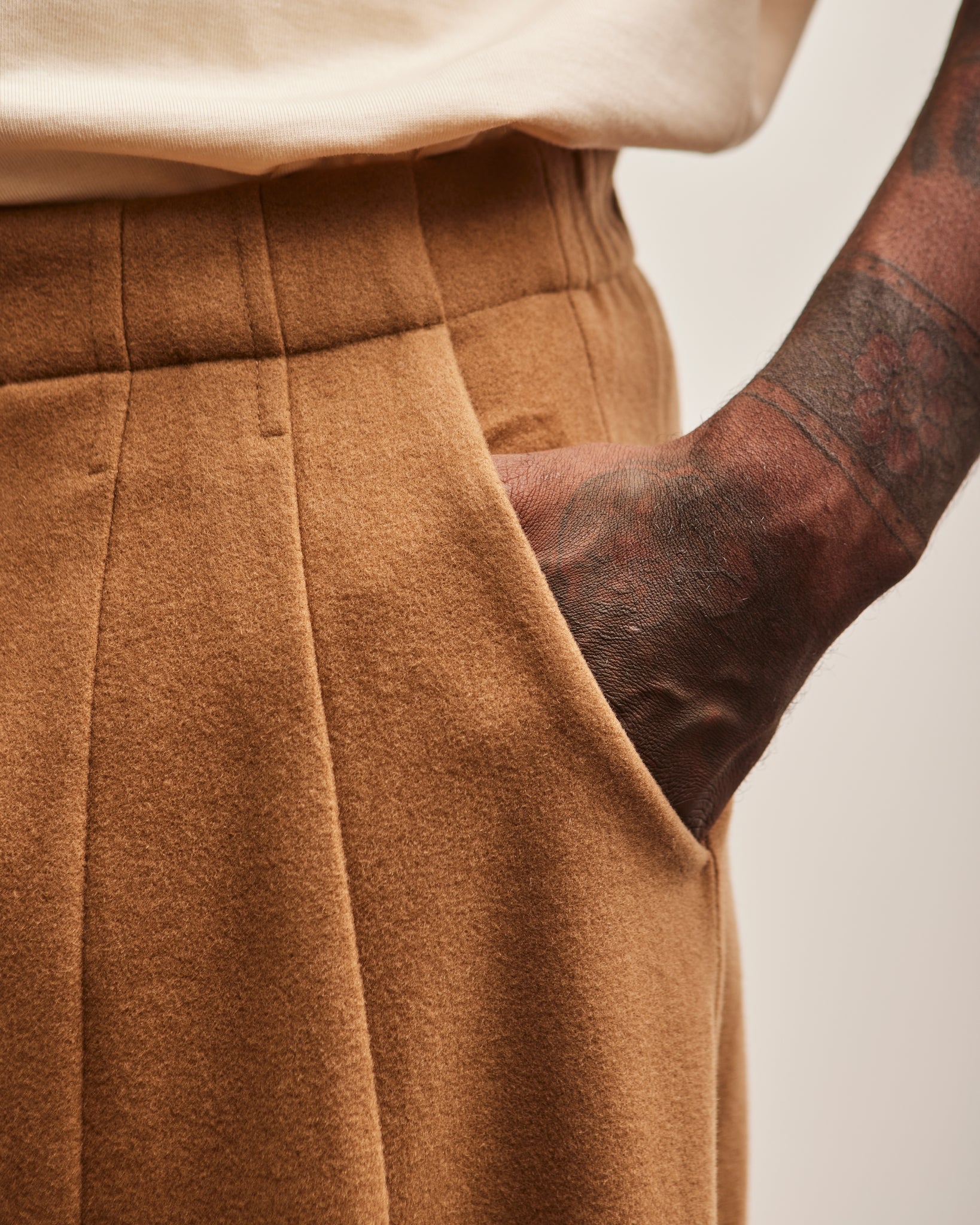 7115 Unisex Wool Pleated Trouser, Tan