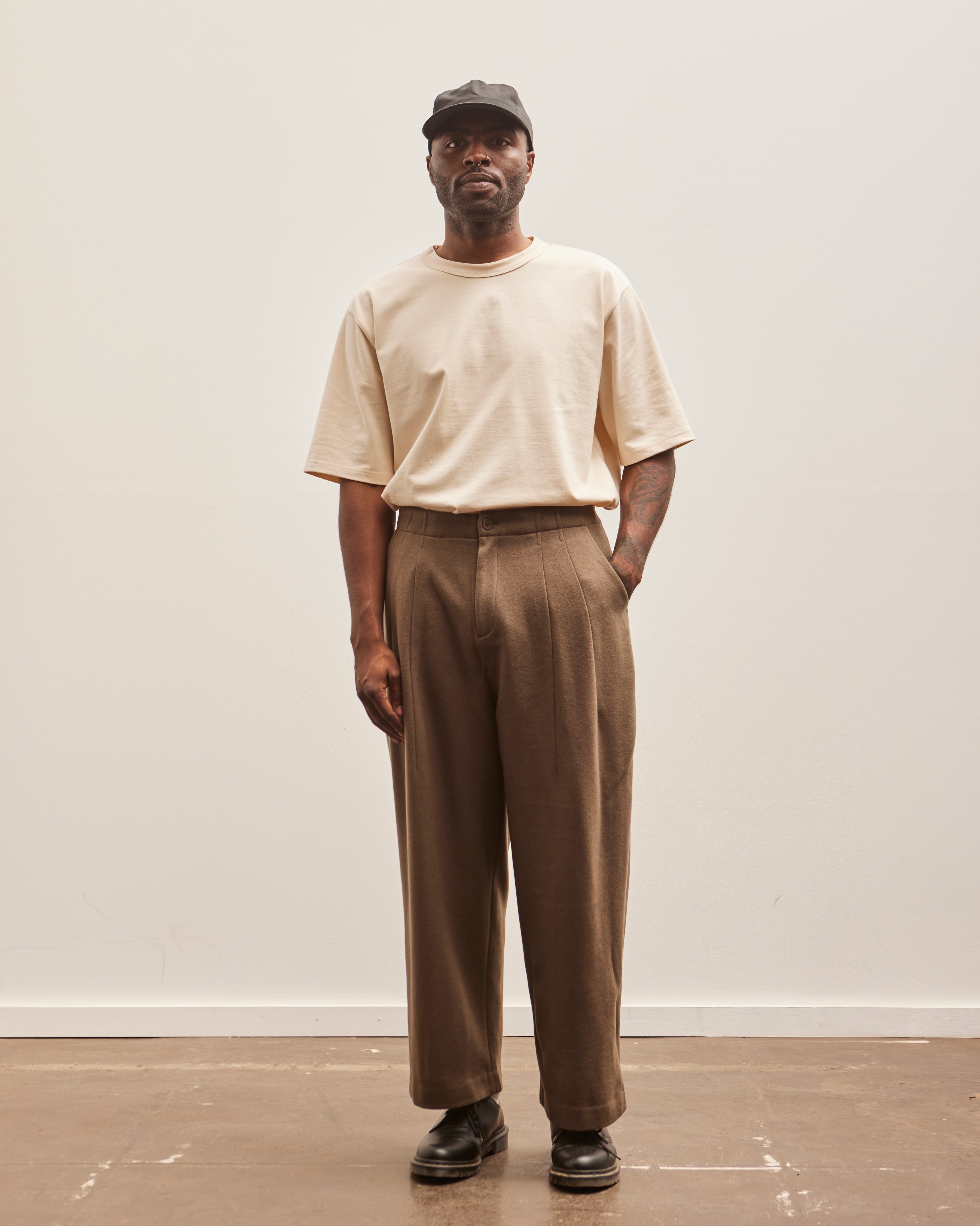 7115 Unisex Wool Pleated Trouser, Umber – Glasswing