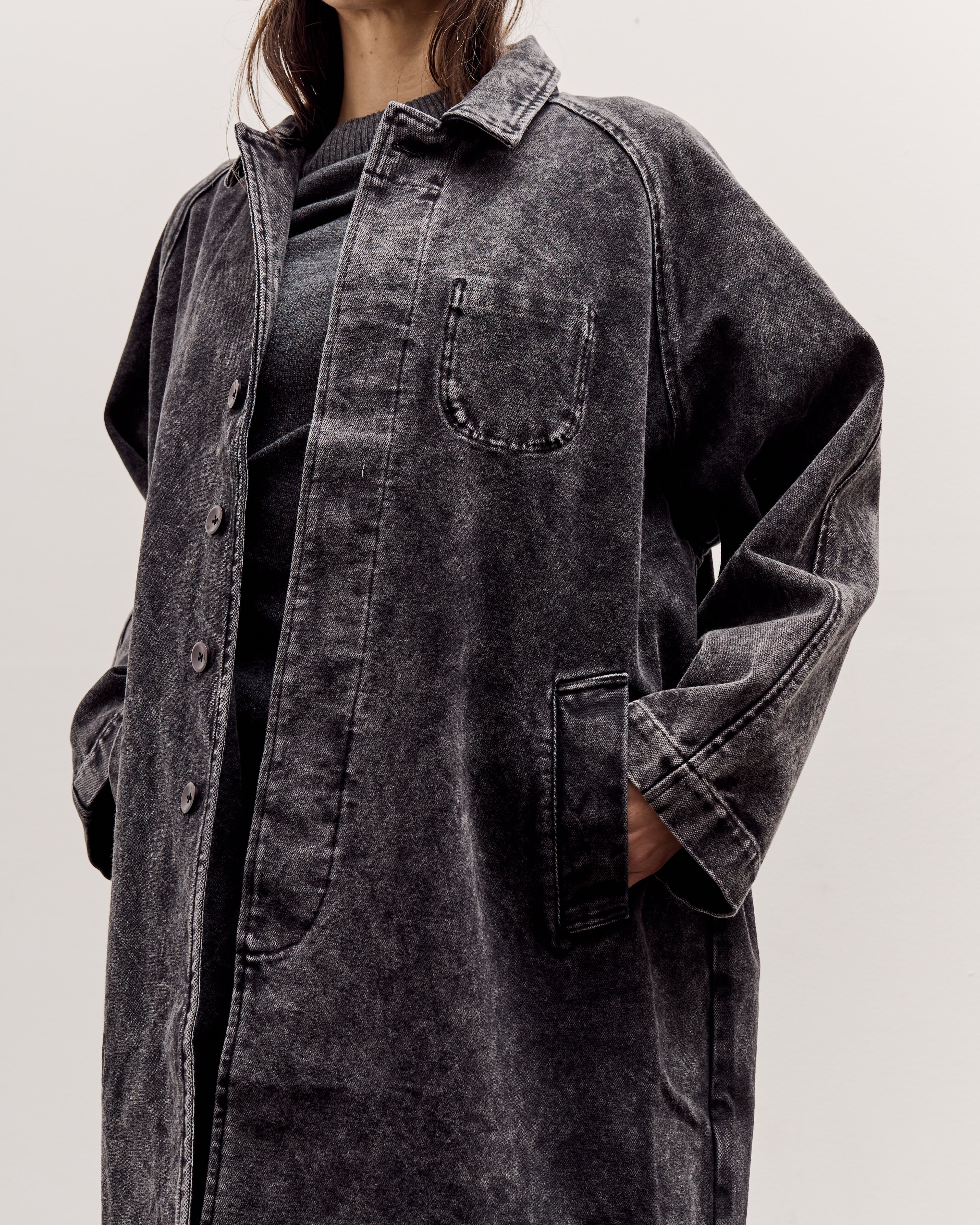 7115 by Szeki Fall Duster, Spotted Washed Black – Glasswing