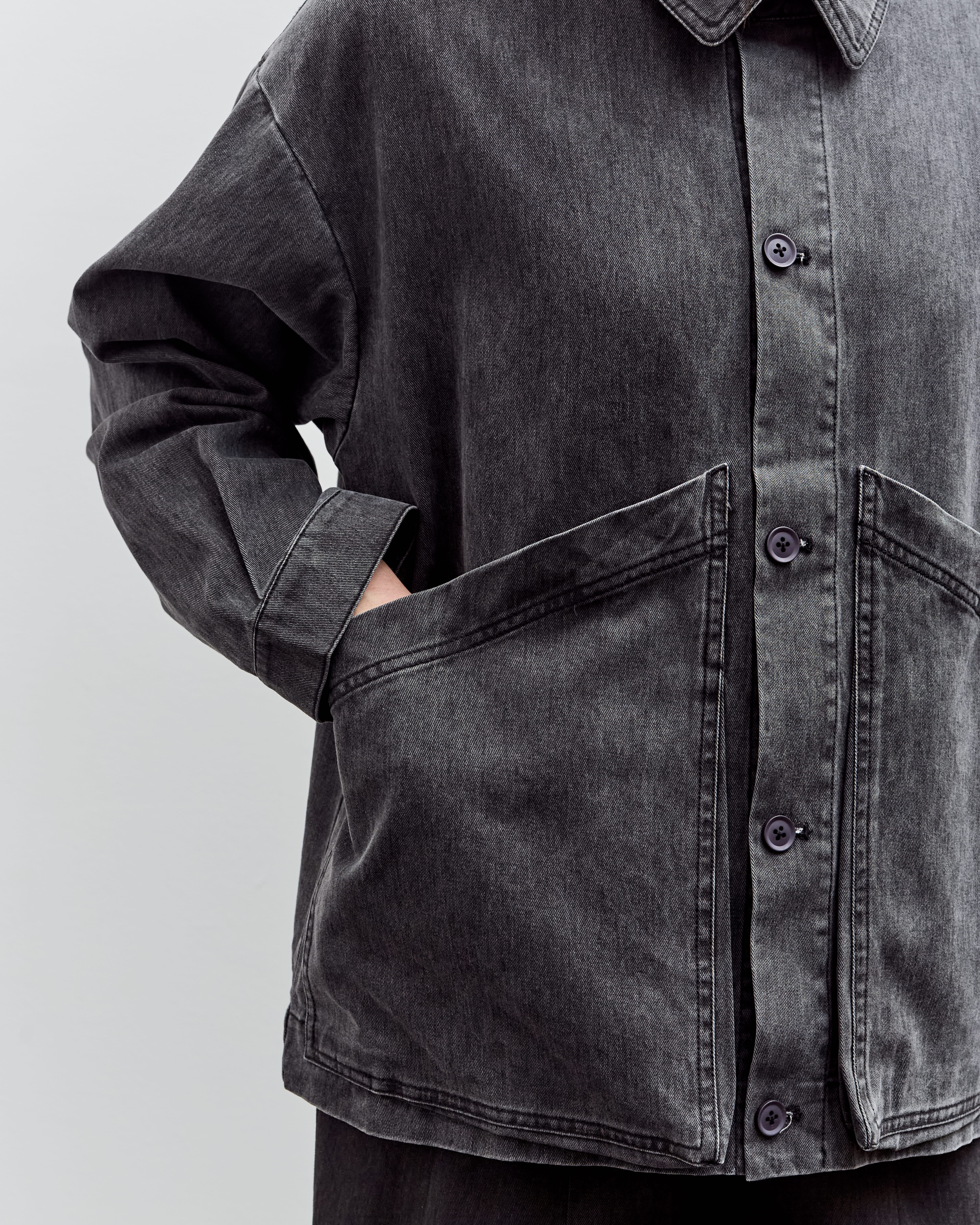 7115 by Szeki Signature Panel Pockets Jacket, Washed Black – Glasswing