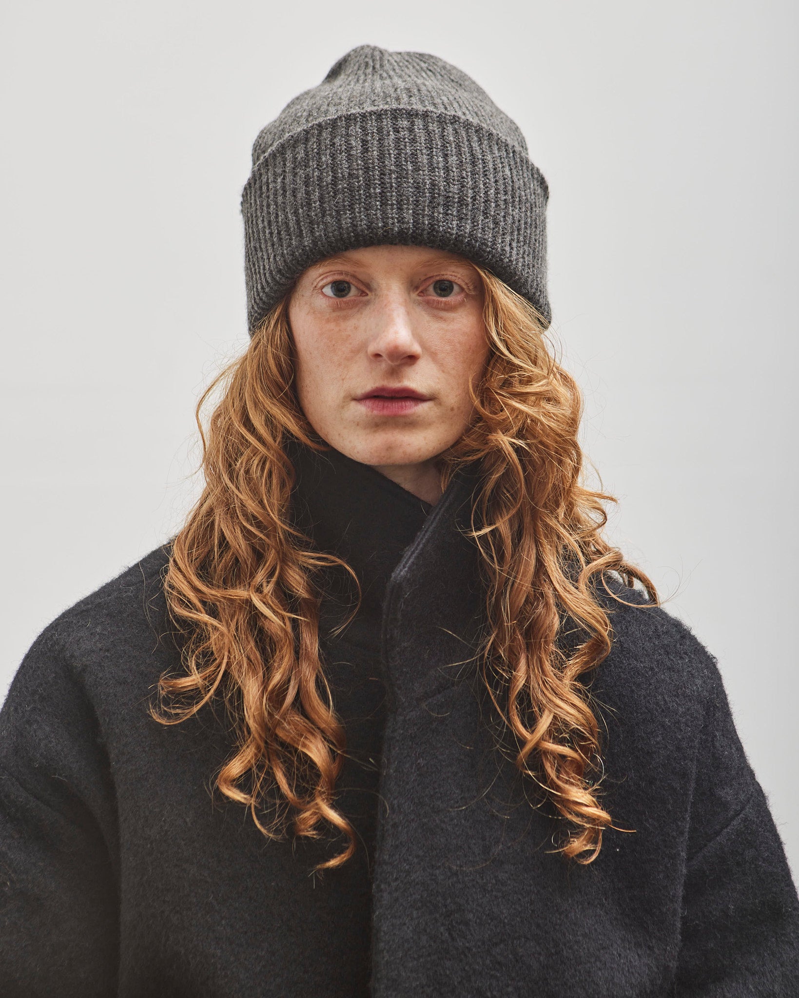 isecai Whimgy Beanie Charcoal × Yellow isecai Whimgy Beanie