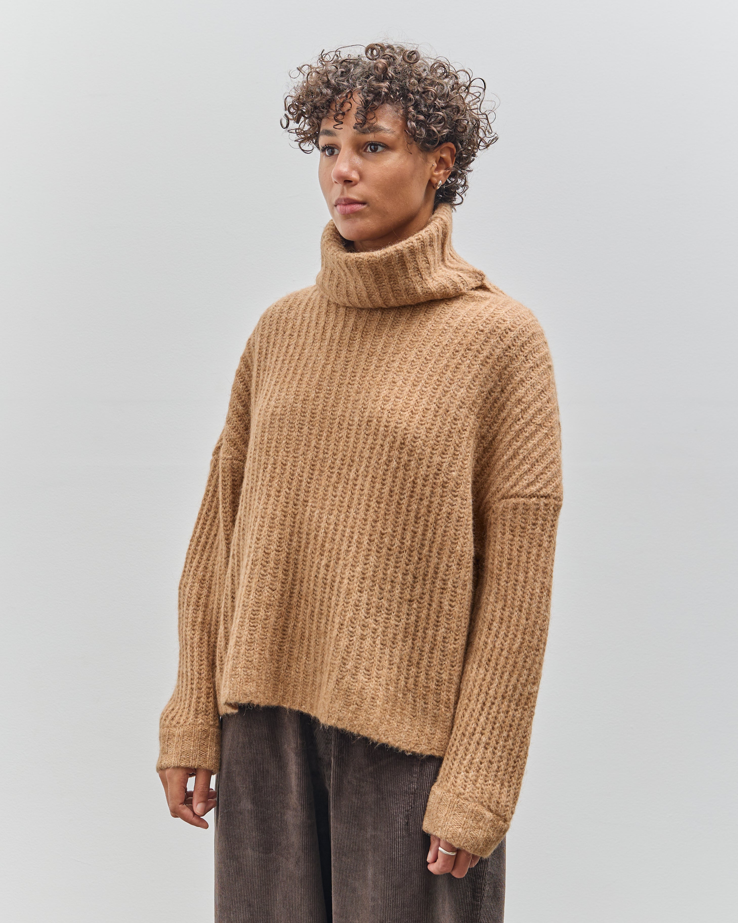 7115 by Szeki Chunky Turtleneck, Camel – Glasswing