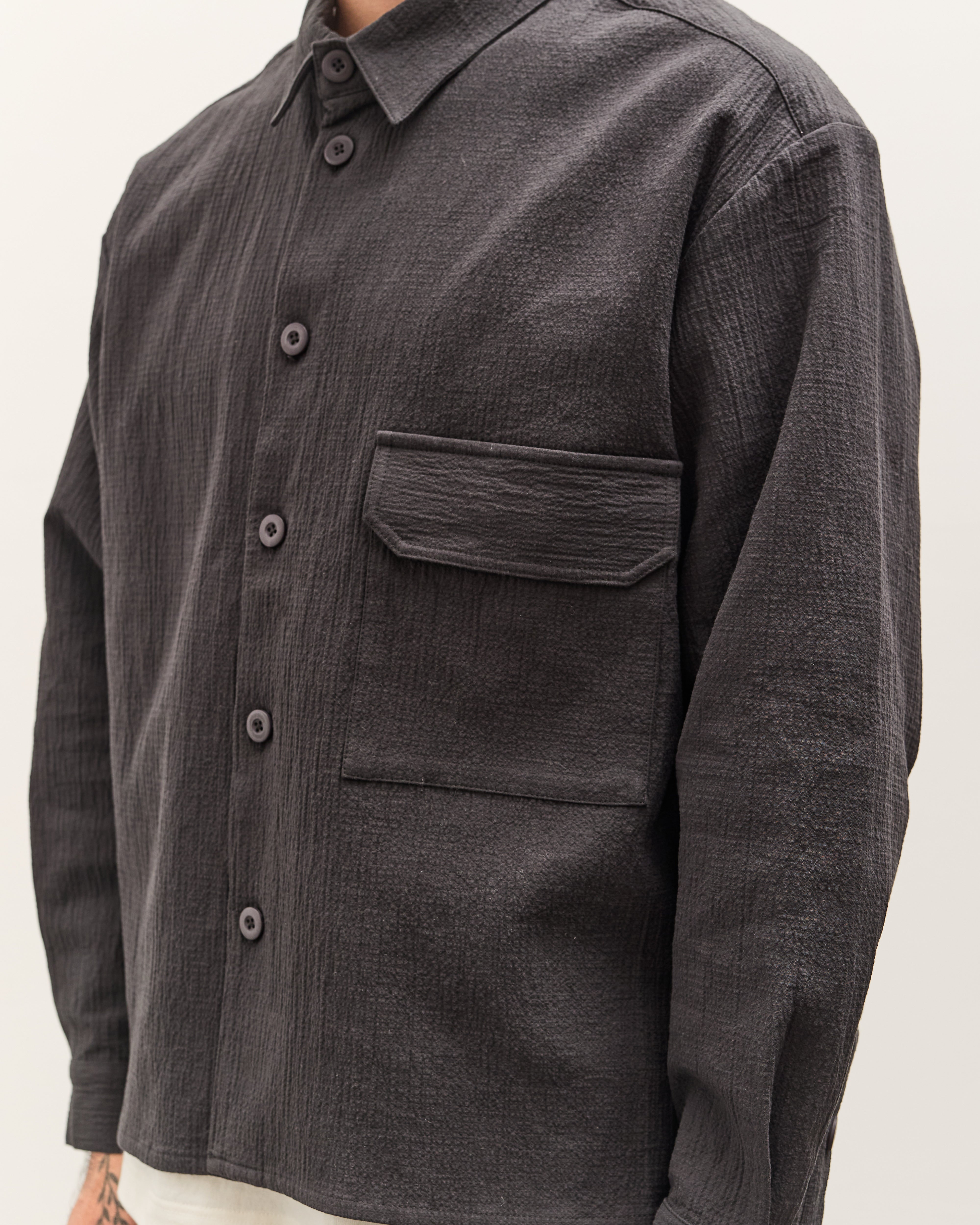 トップス NOBU 7115 by Szeki Textured Flat Hem Shirt, Black – Glasswing