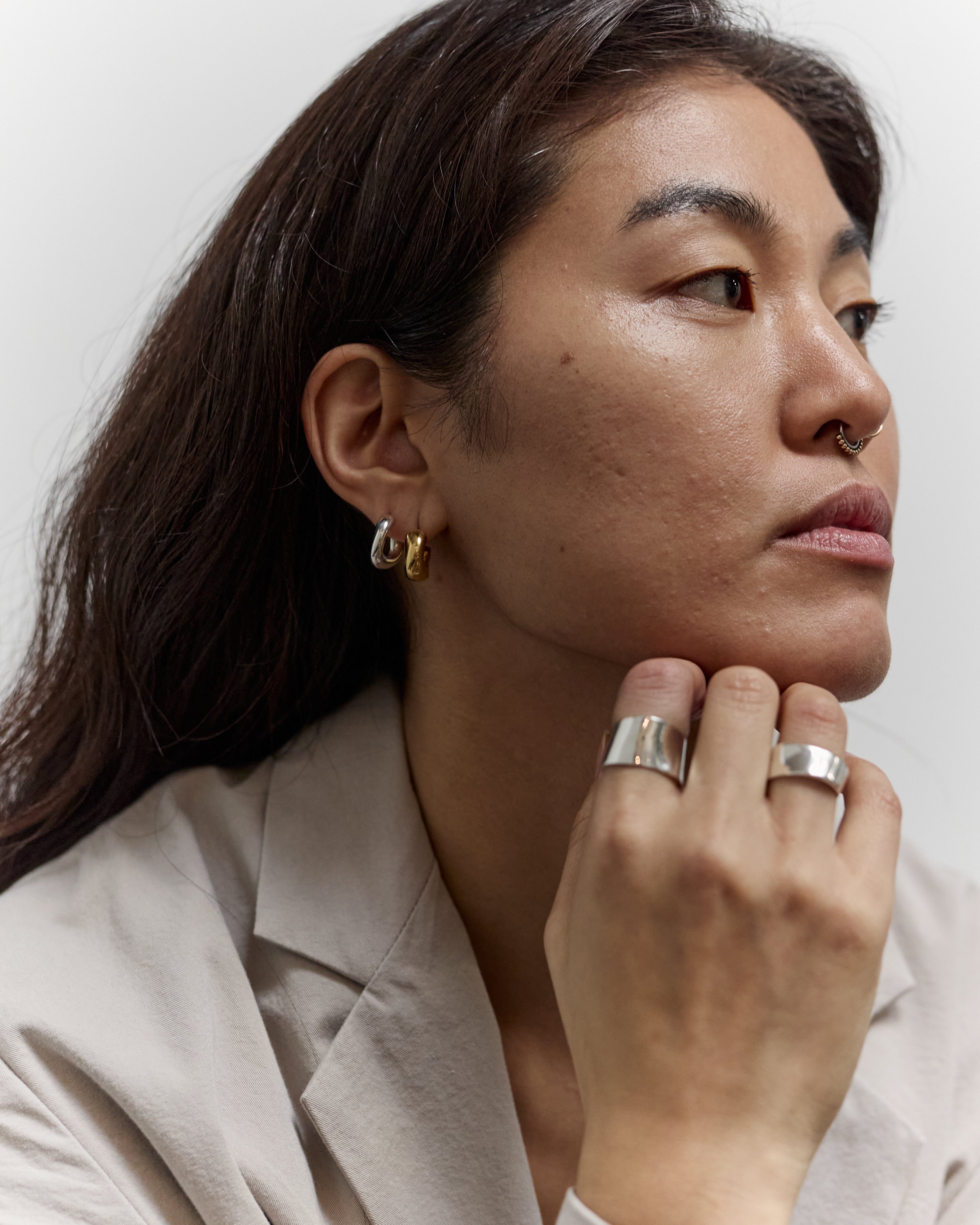 Agmes Mini Dahlia Huggies, Gold Vermeil – Glasswing