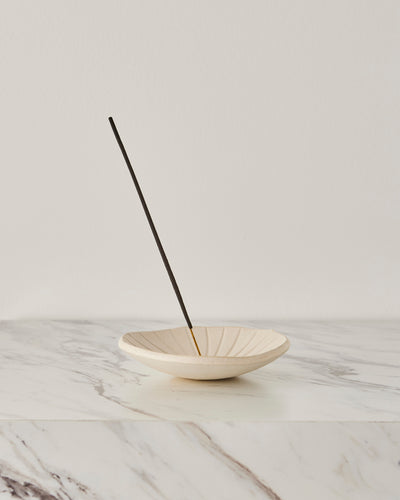 Ayame Bullock Medium Incense Dish, White