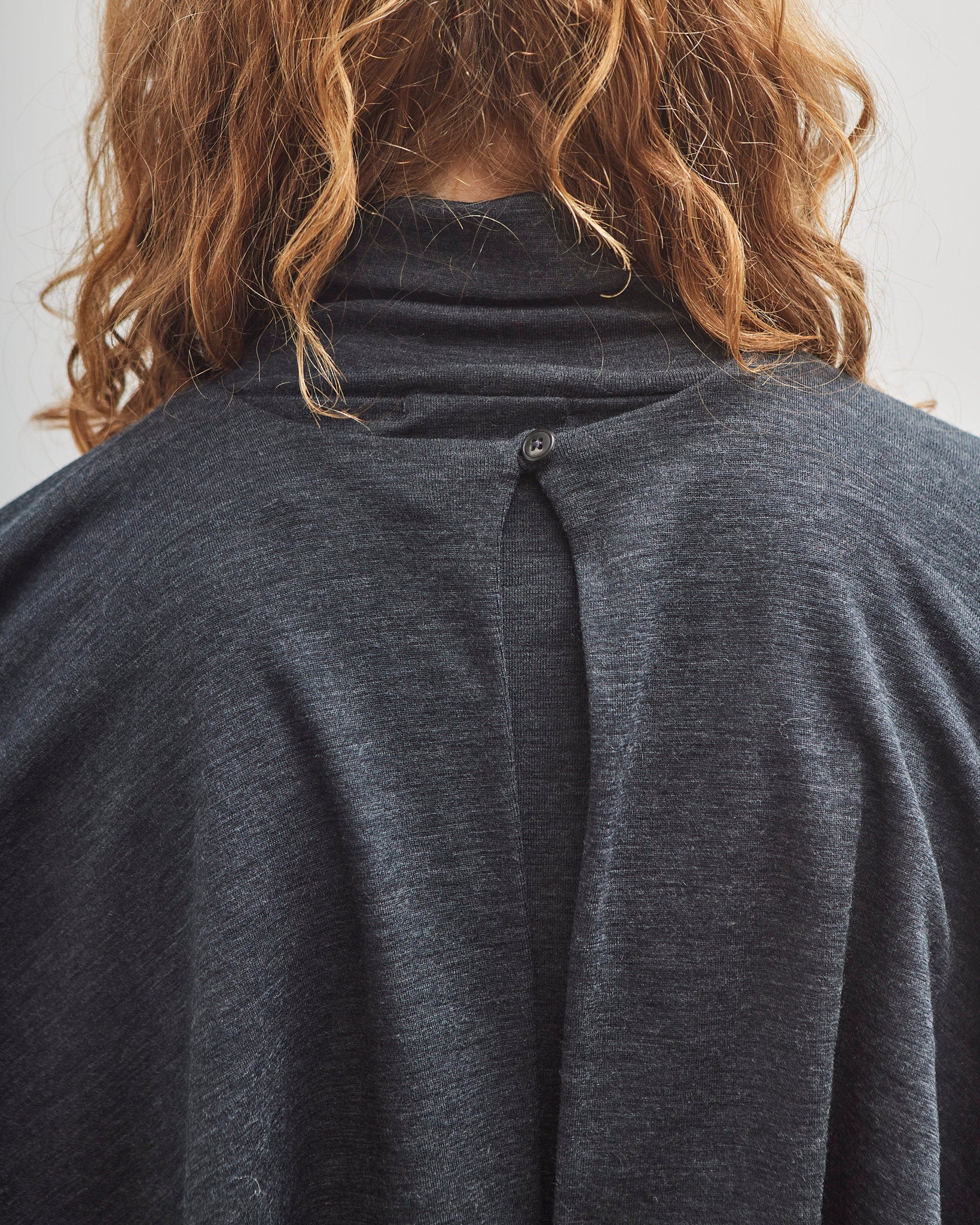 Black Crane Mini Poncho, Dark Grey – Glasswing