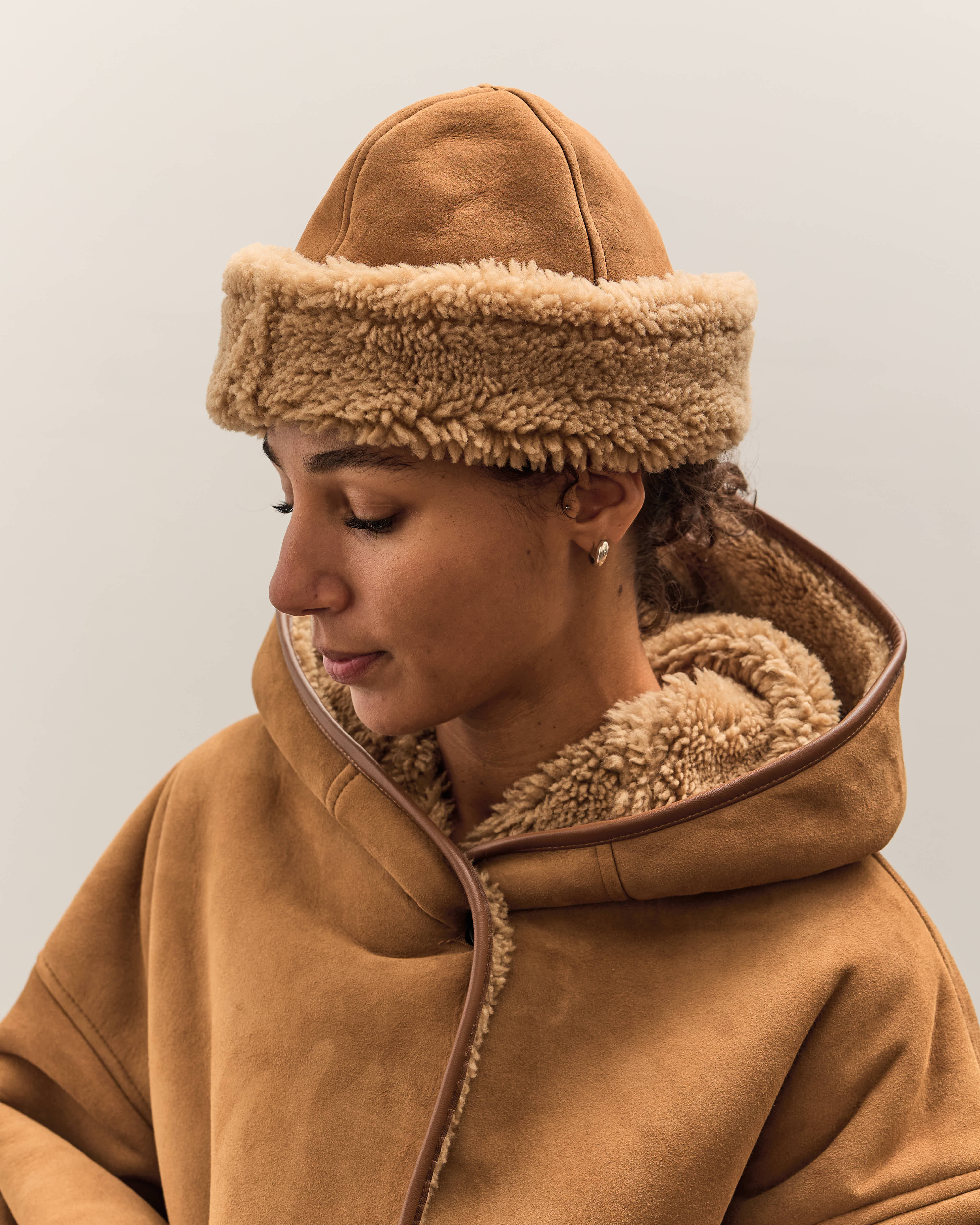 Cawley Suede Back Curly Sheepskin Cap, Tan – Glasswing