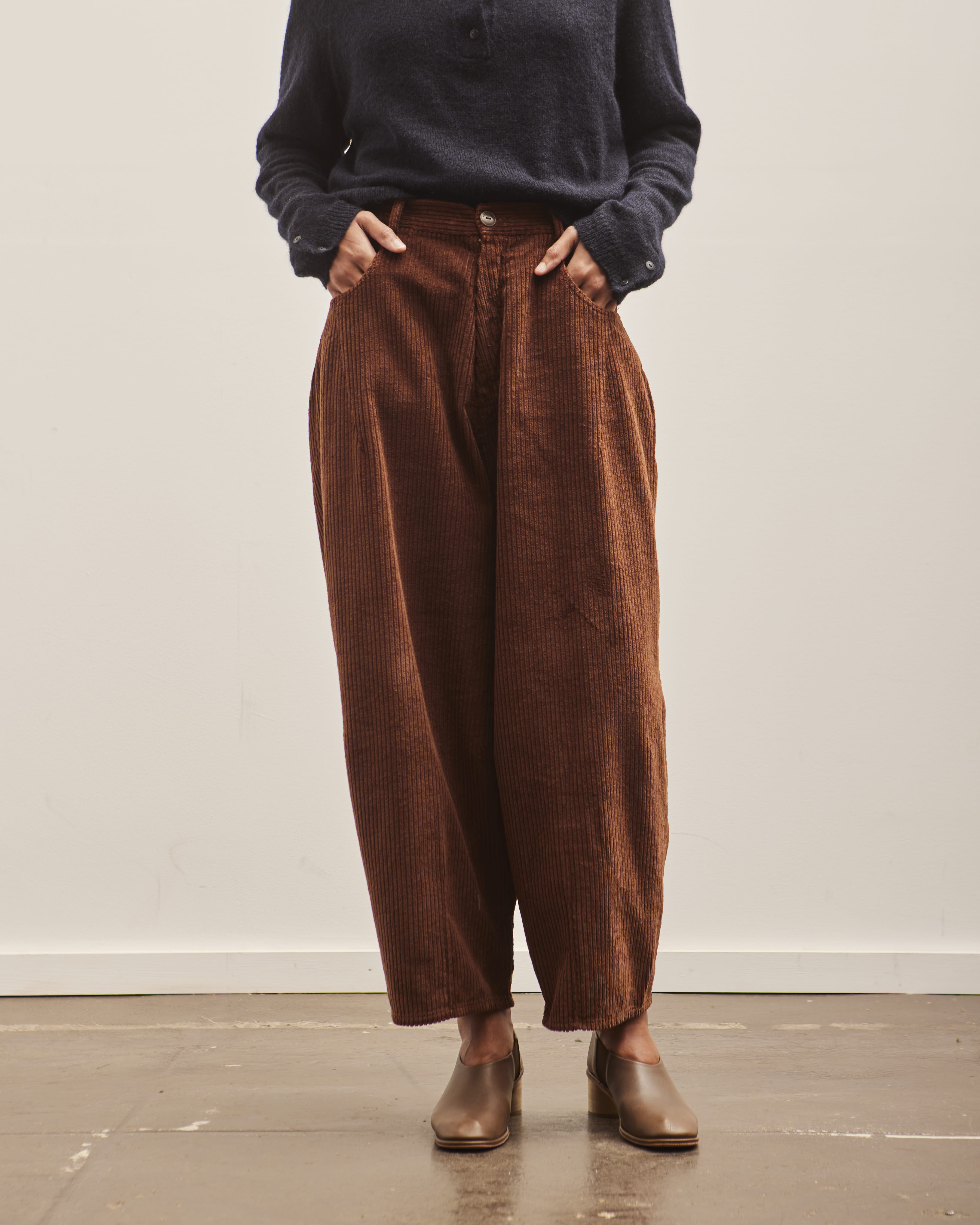 Cordera Corduroy Baggy Pants, Pardo – Glasswing