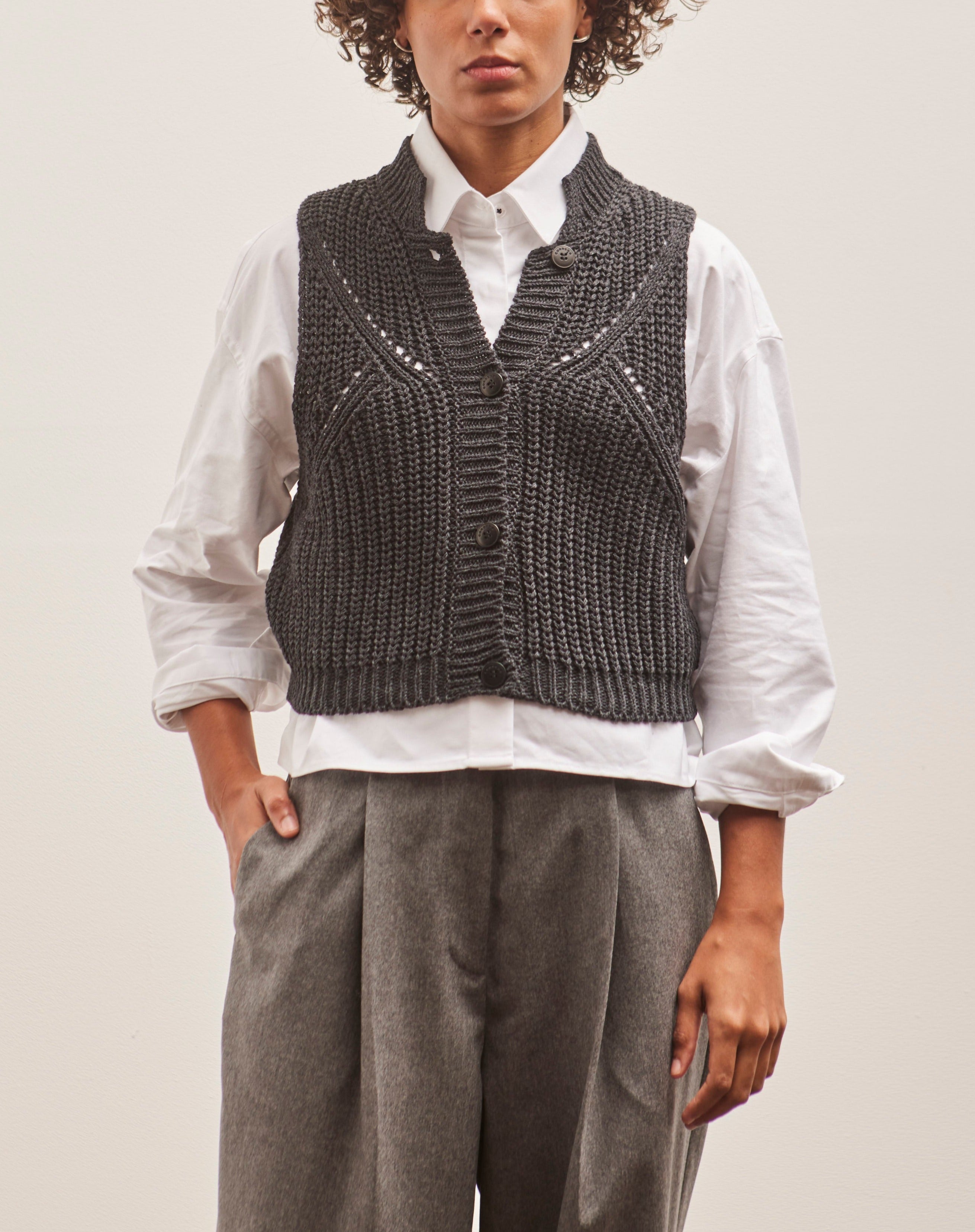 CORDERA コットンニットベスト Cordera Cotton Cropped Waistcoat, Anthracite – Glasswing