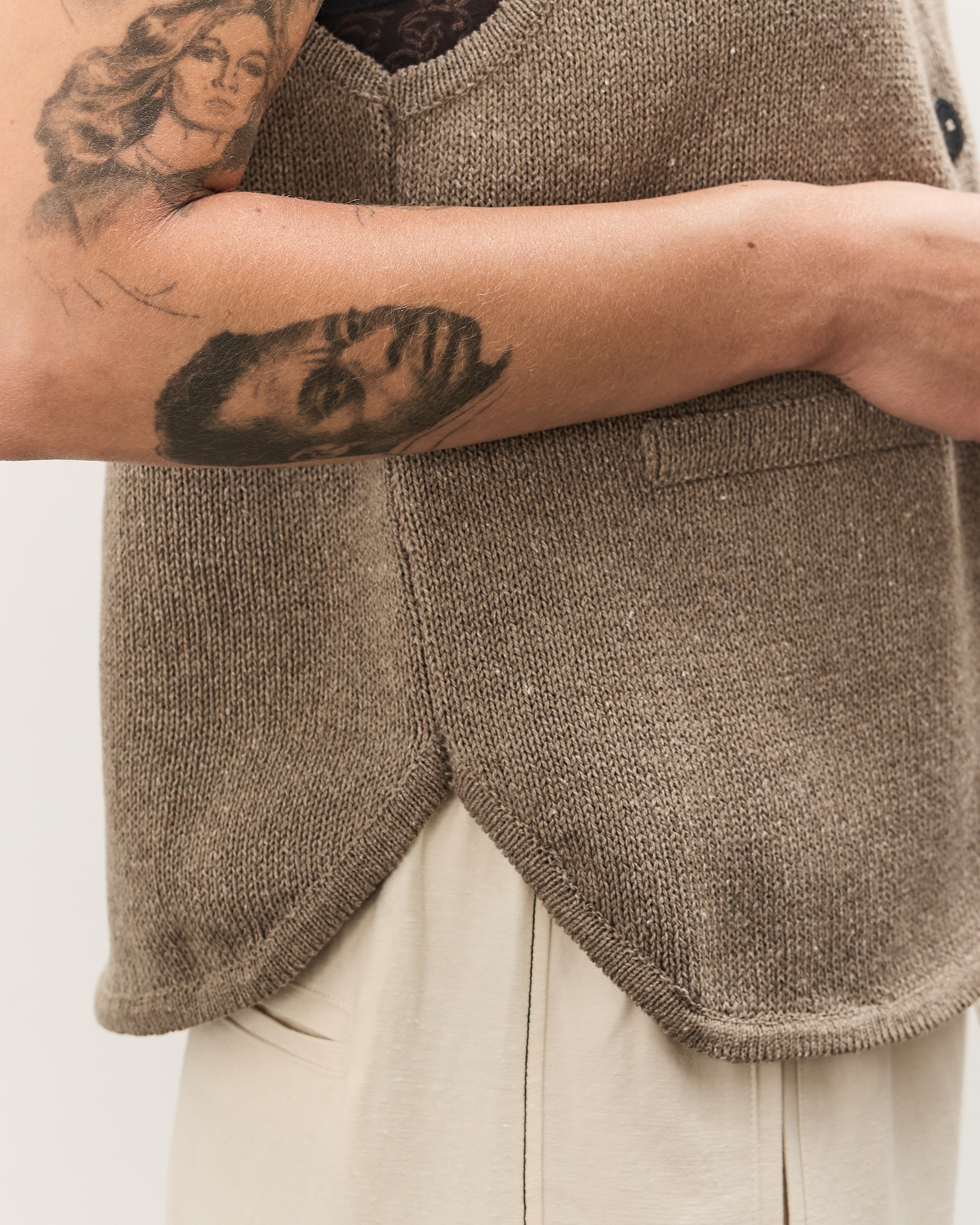 Cordera Boatneck Waistcoat, Taupe – Glasswing