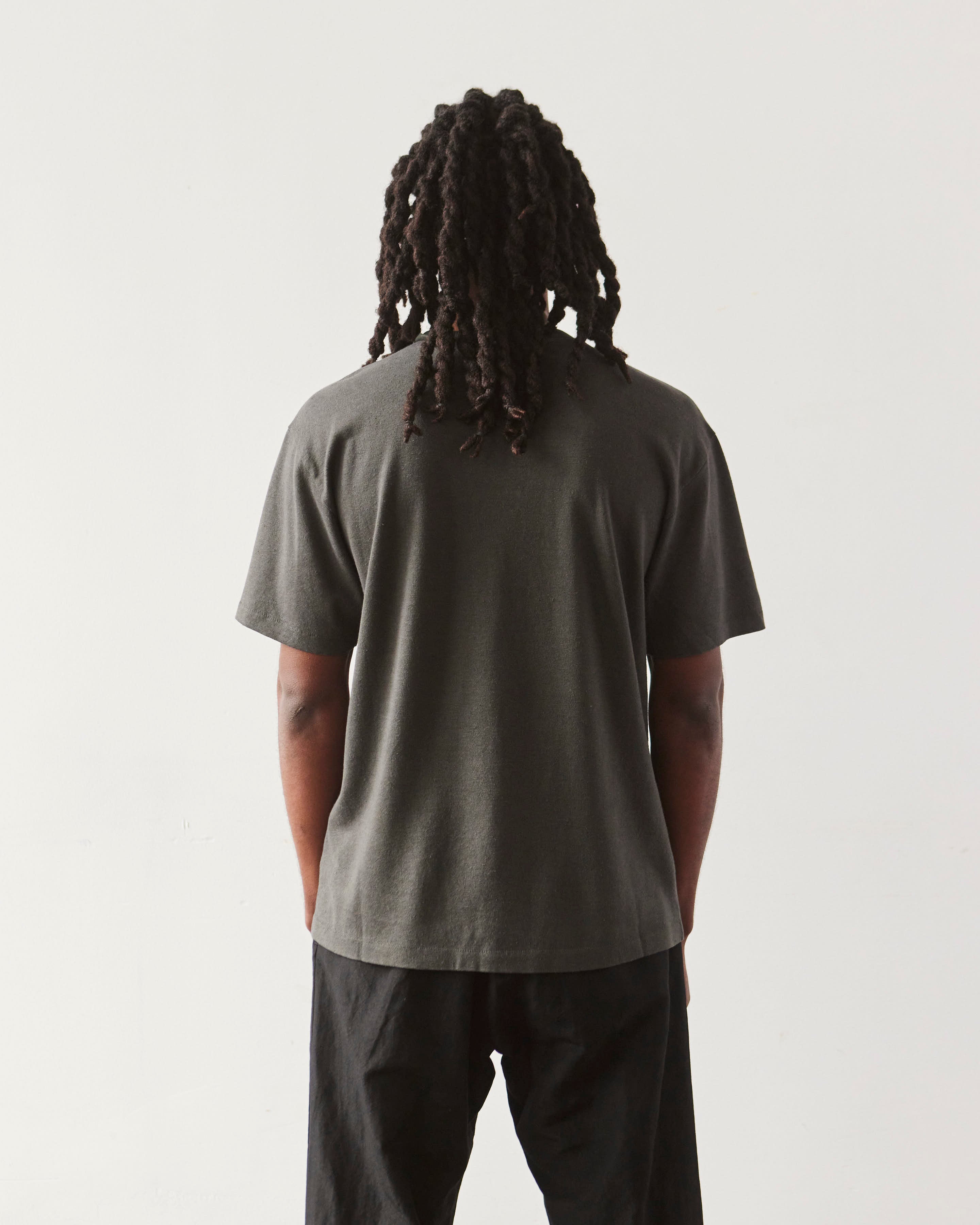 Evan Kinori Pocket Tee, Slate – Glasswing