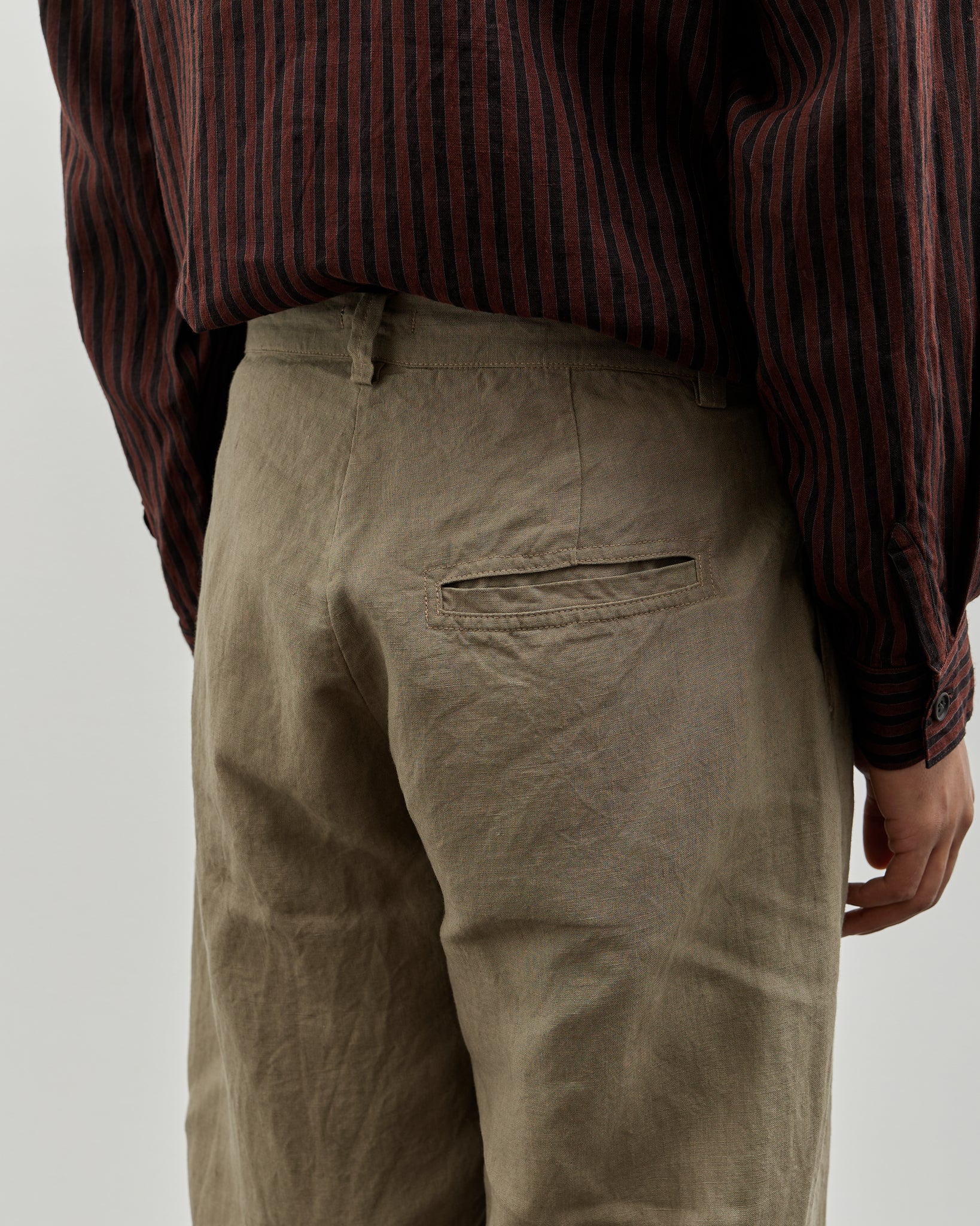Evan Kinori Tumbled Linen Single Pleat Pant, Dark Beige
