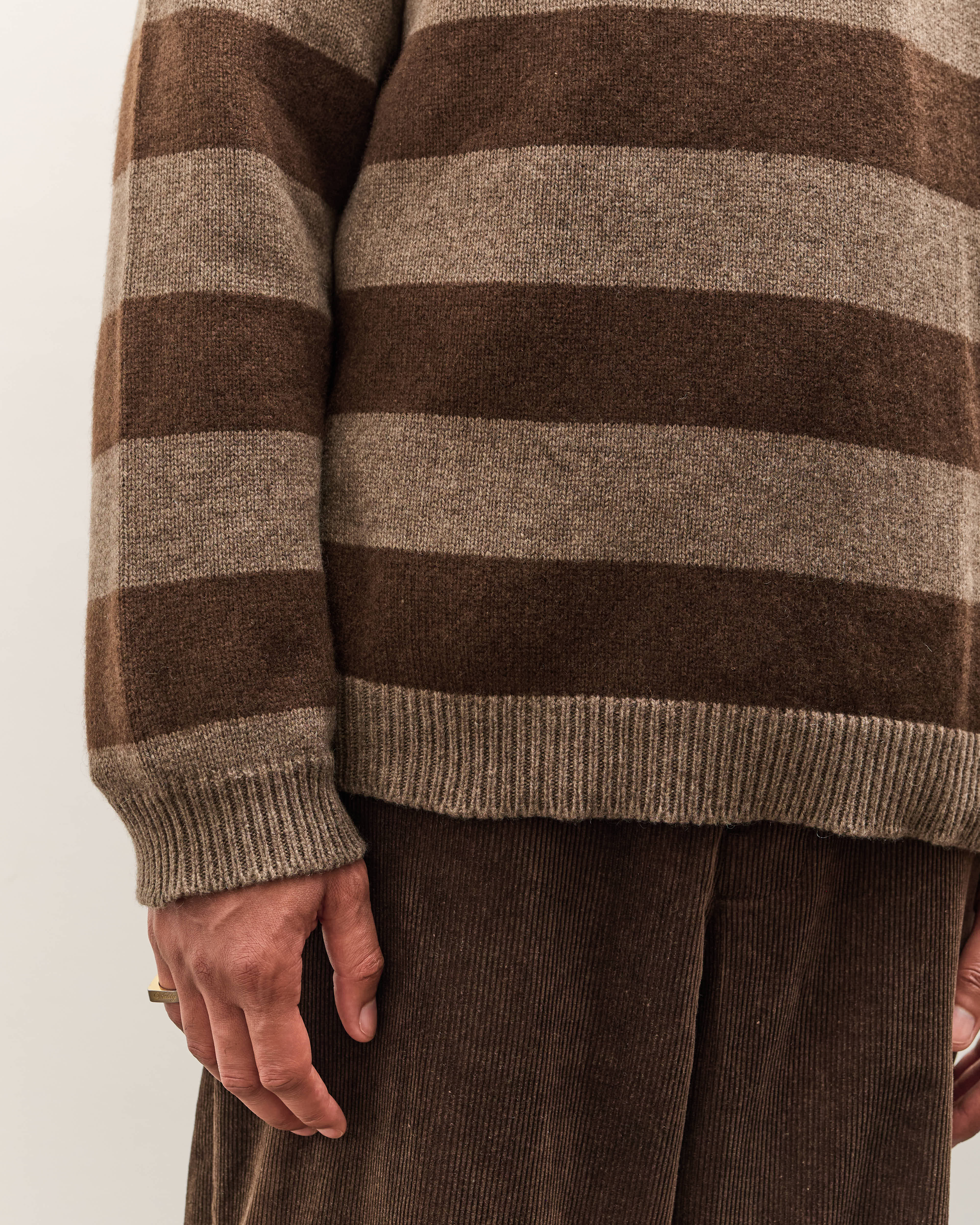 evan kinoriエバンキノリ　Crewneck Sweater Evan Kinori Crewneck Sweater, Light Brown/Dark Brown – Glasswing