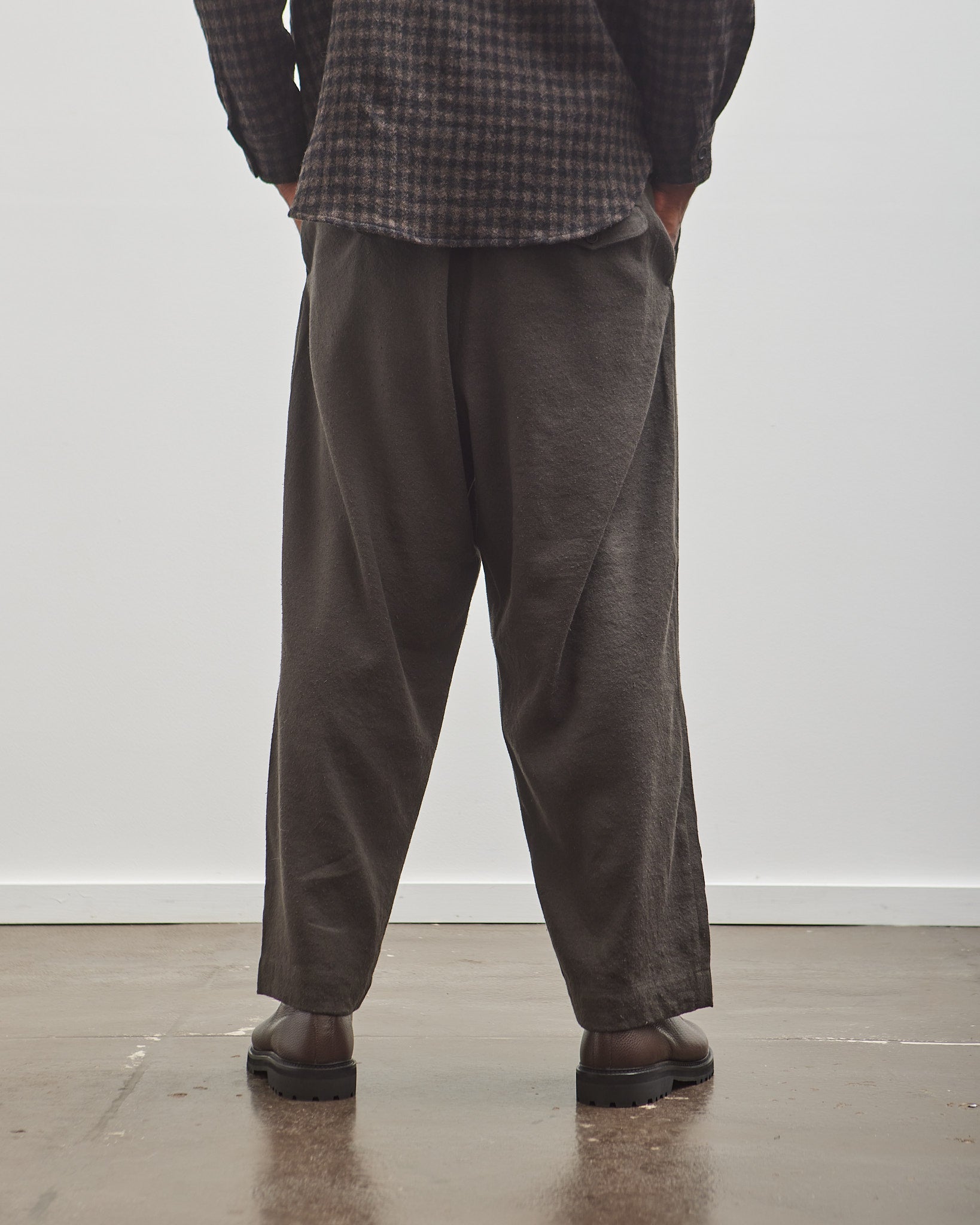 evan kinori 黒 pant 32 single pleat wool Single Pleat Pant - Brushed Wool/Cashmere Flannel, Navy