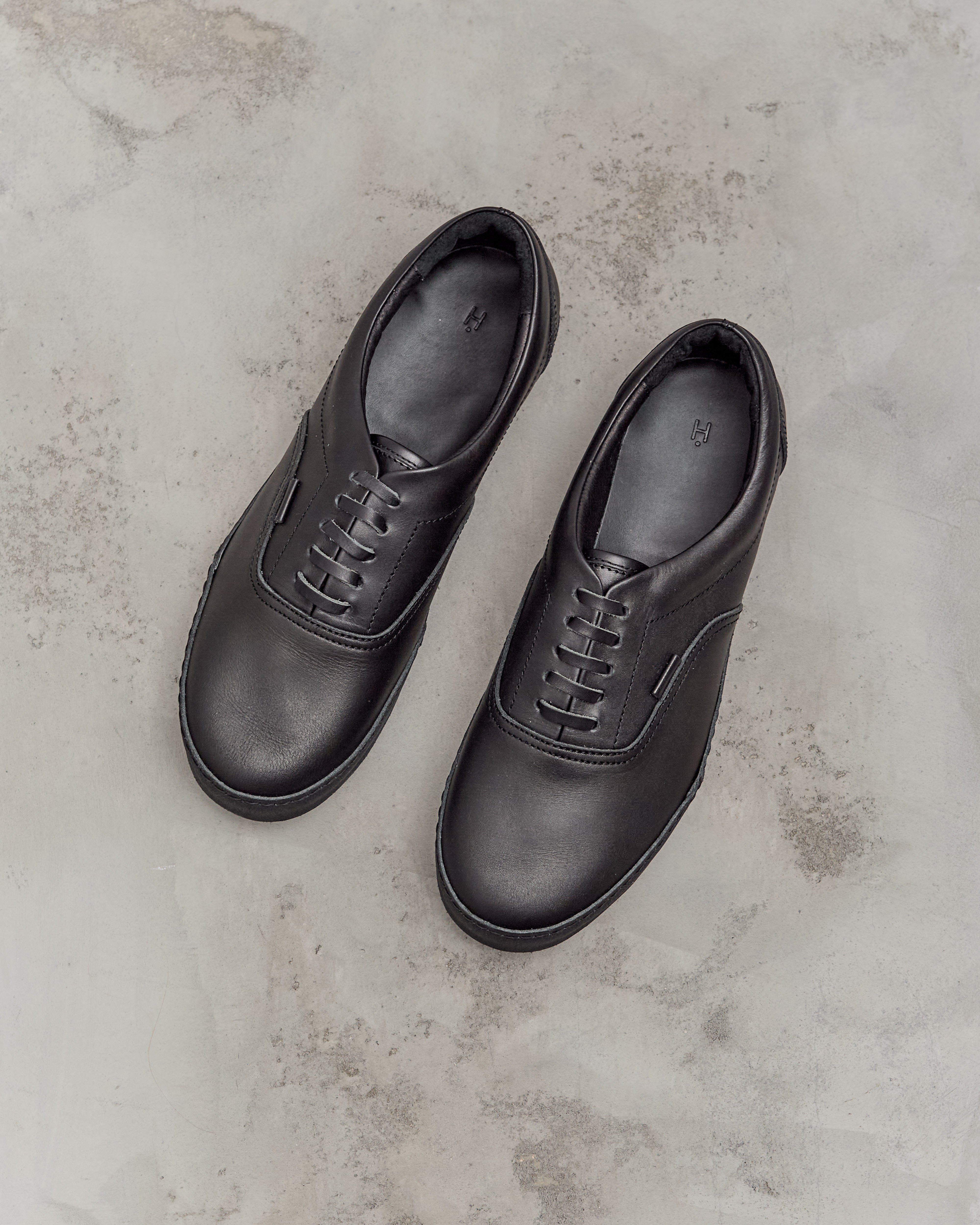 Manual Industrial Products 04, Black – Glasswing