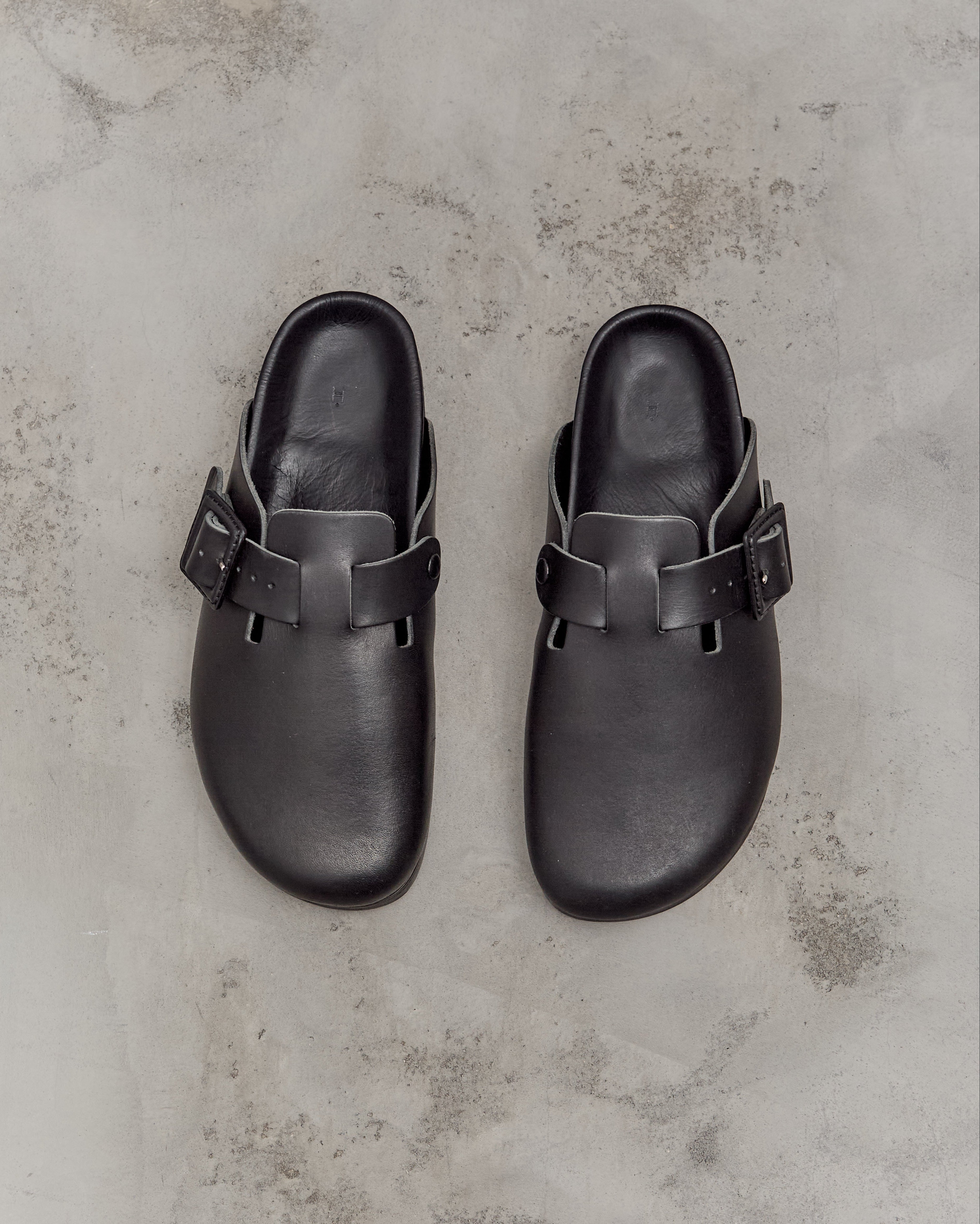 Hender Scheme Manual Industrial Products 24, Black – Glasswing