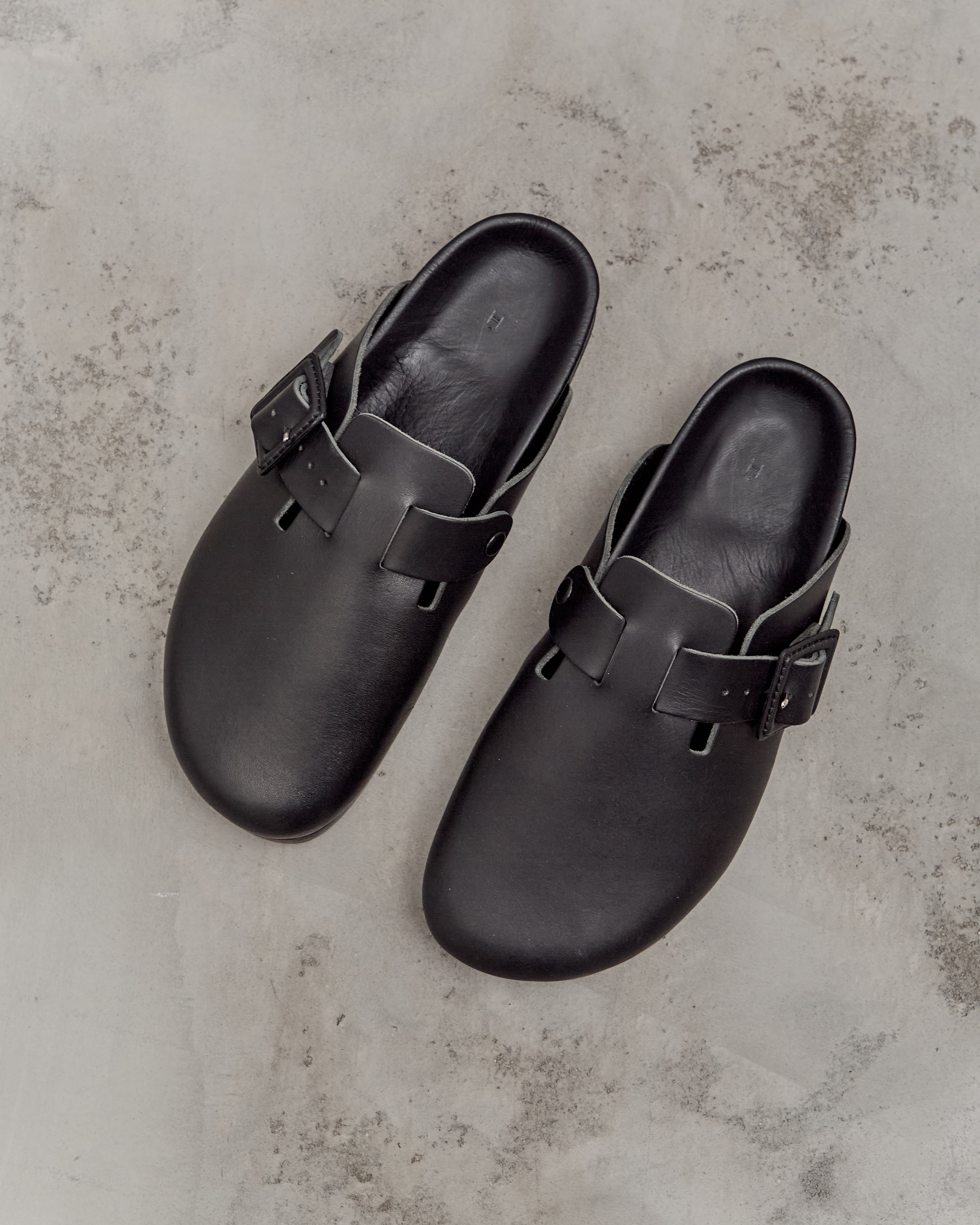 Hender Scheme Manual Industrial Products 24, Black – Glasswing