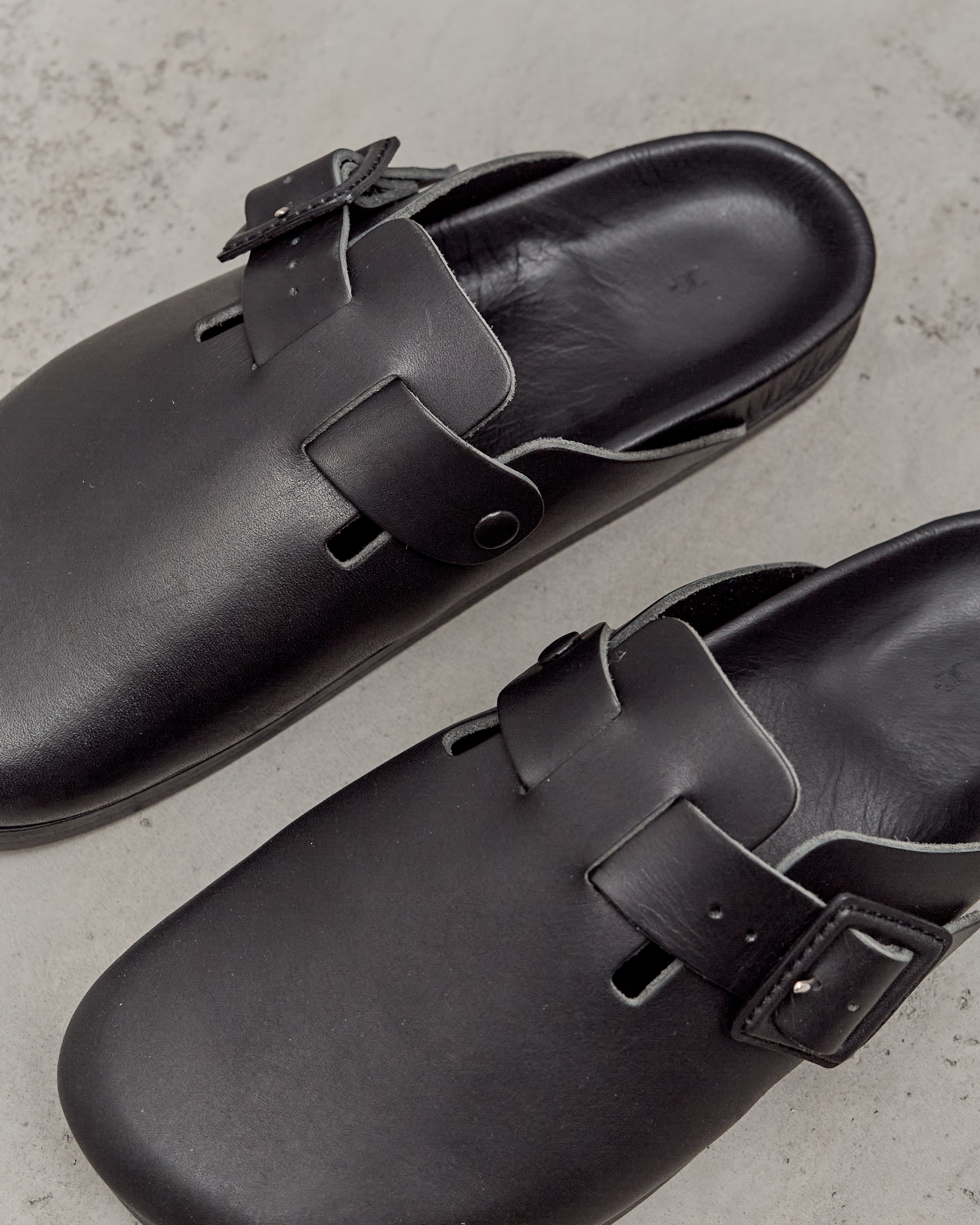 Hender Scheme Manual Industrial Products 24, Black – Glasswing