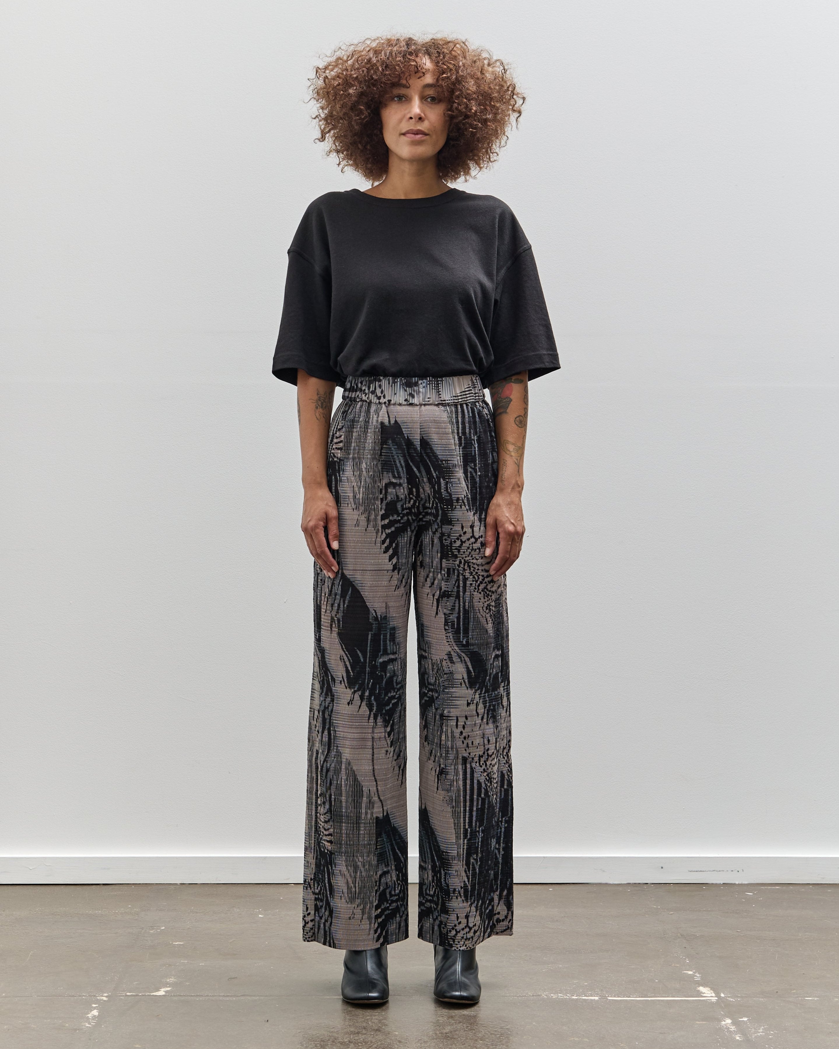 HENRIK VIBSKOVプリーツパンツ Henrik Vibskov Silhouette Plisse Pants, Beige Shadow Wing – Glasswing