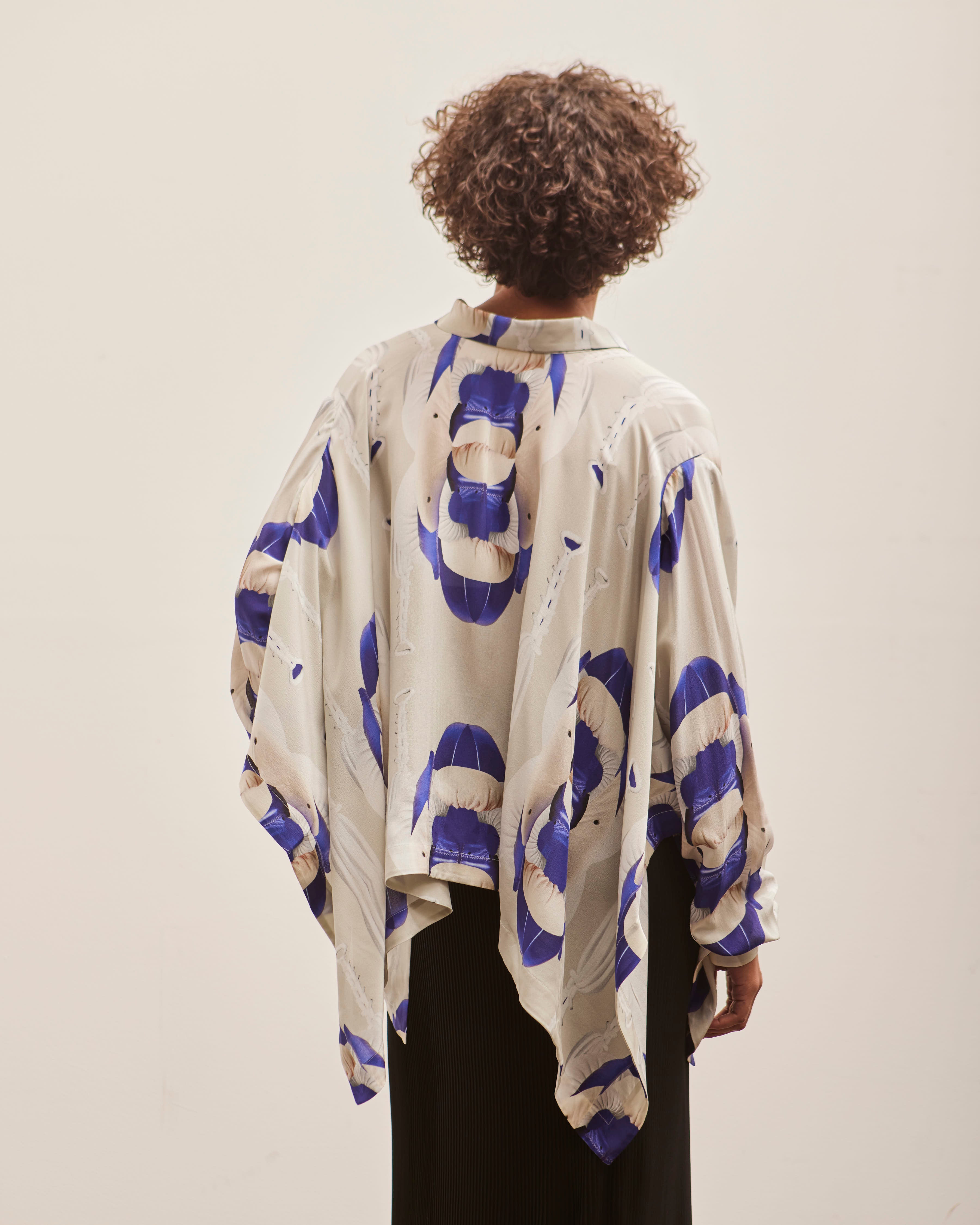 Henrik Vibskov Square Shirt, Match Beige Gloves – Glasswing