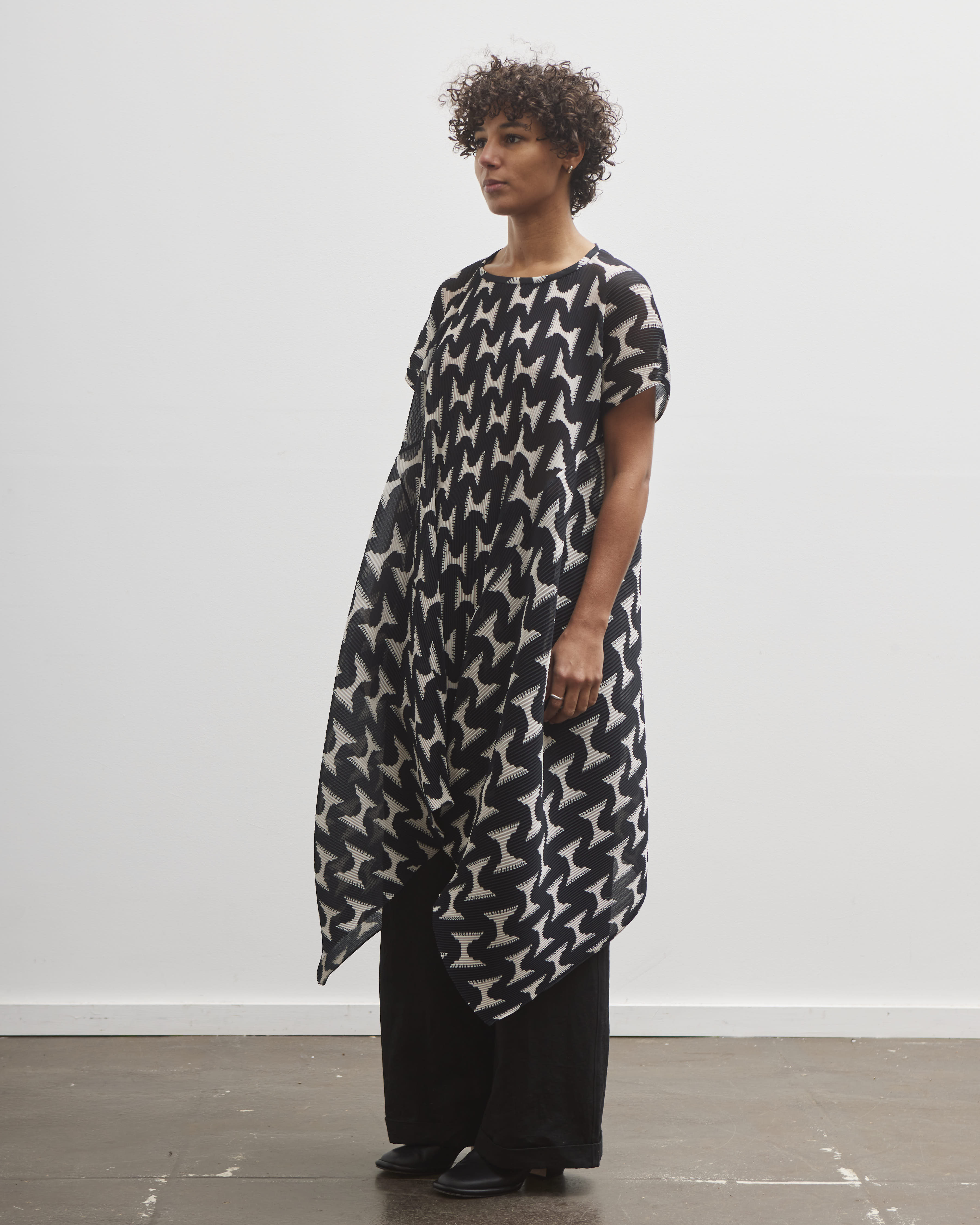 Henrik Vibskov Thumb Plisse Blouse, Black White Jazz Hands – Glasswing