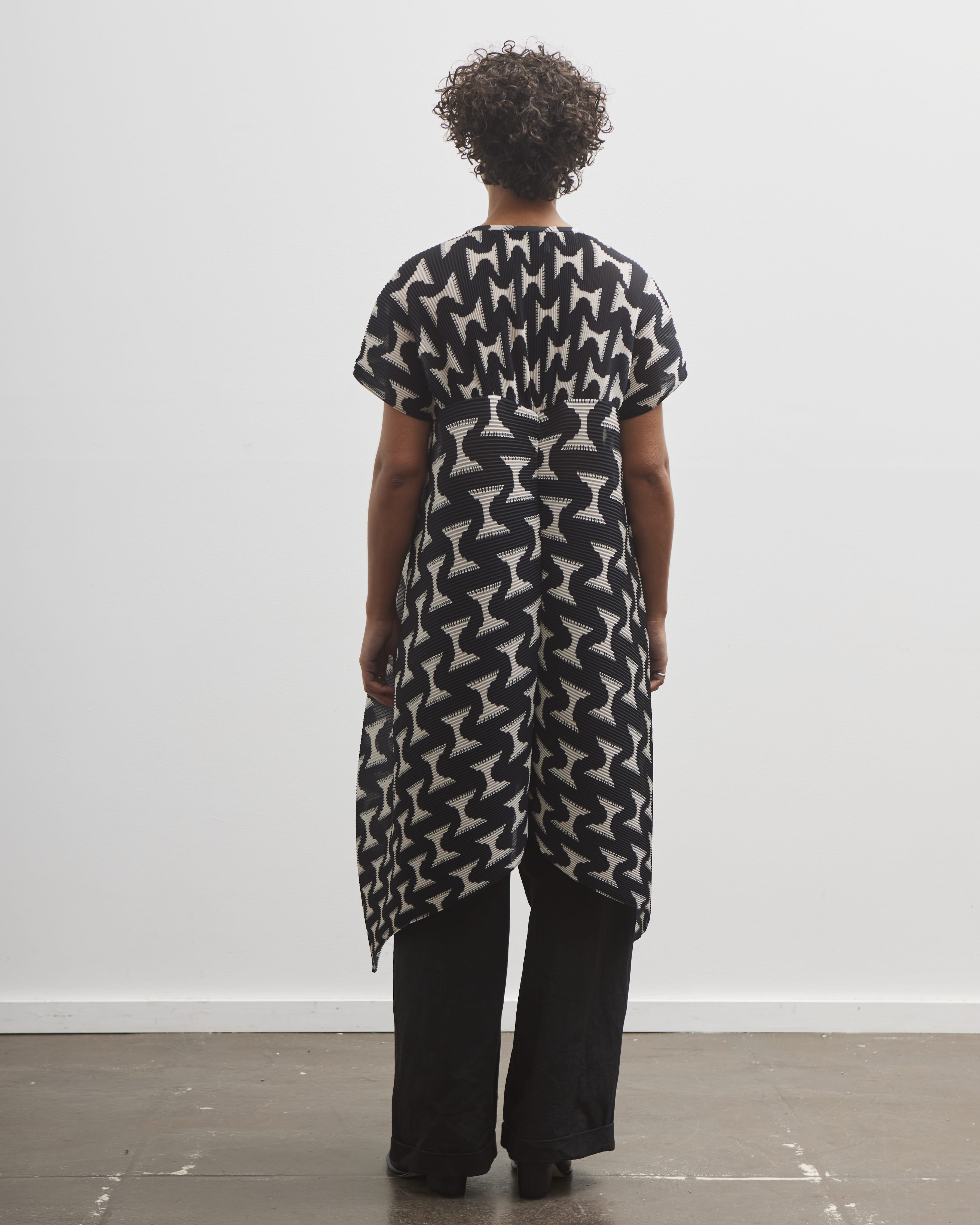 Henrik Vibskov Thumb Plisse Blouse, Black White Jazz Hands – Glasswing