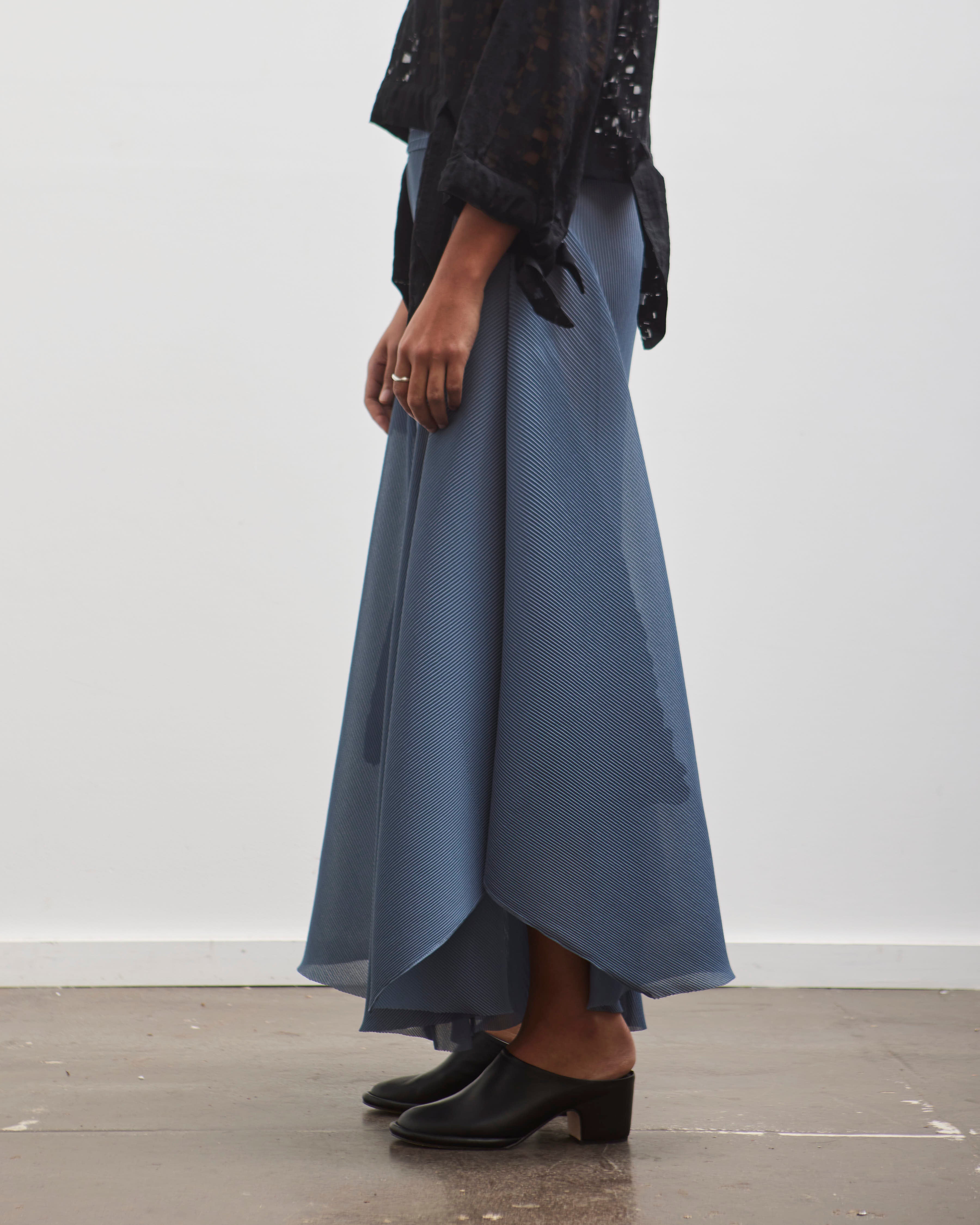 HENRIK VIBSKOVプリーツパンツ Henrik Vibskov Wrist Plisse Pants, Stone Blue – Glasswing