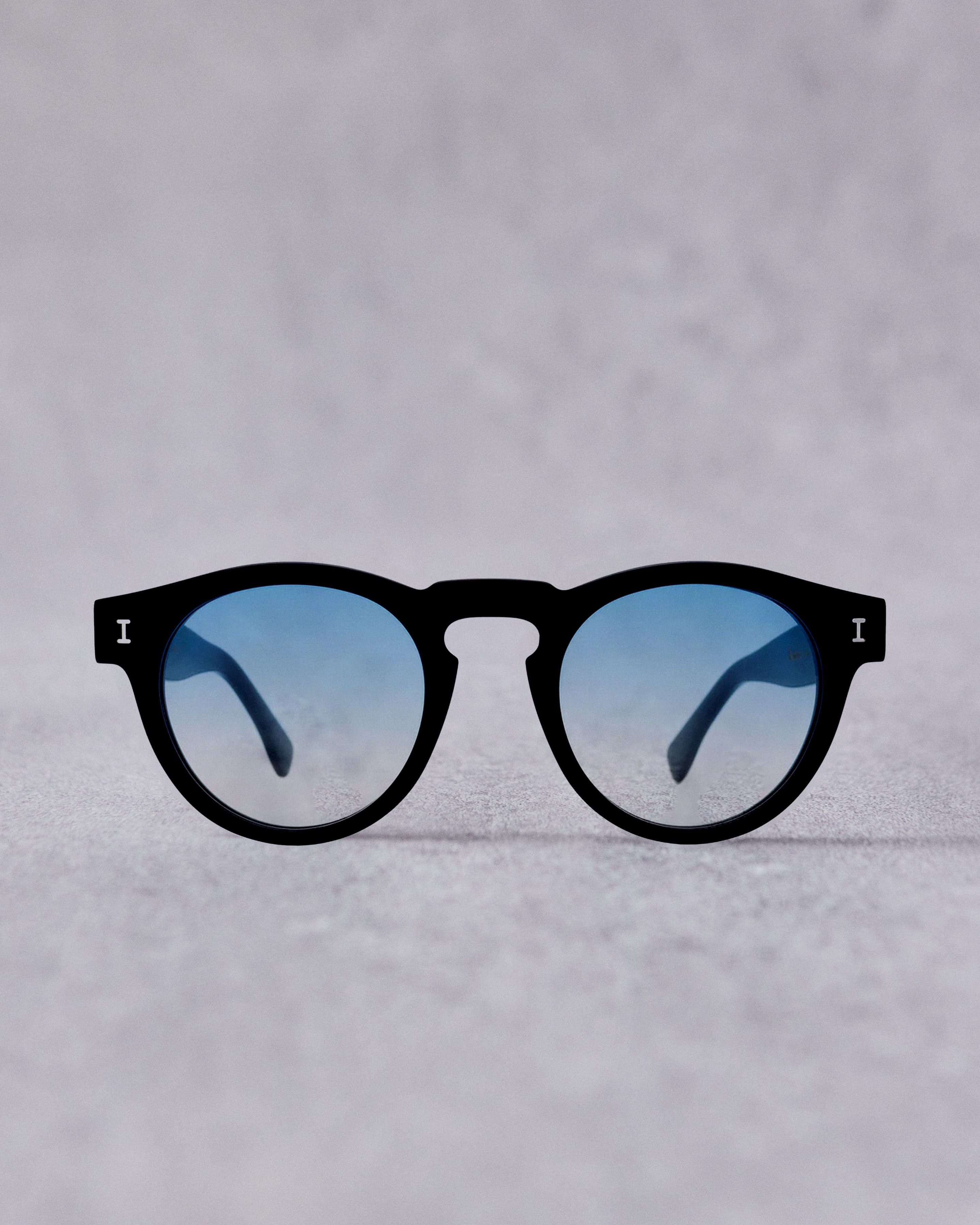 Illesteva Leonard Sunglasses, Black/Blue – Glasswing