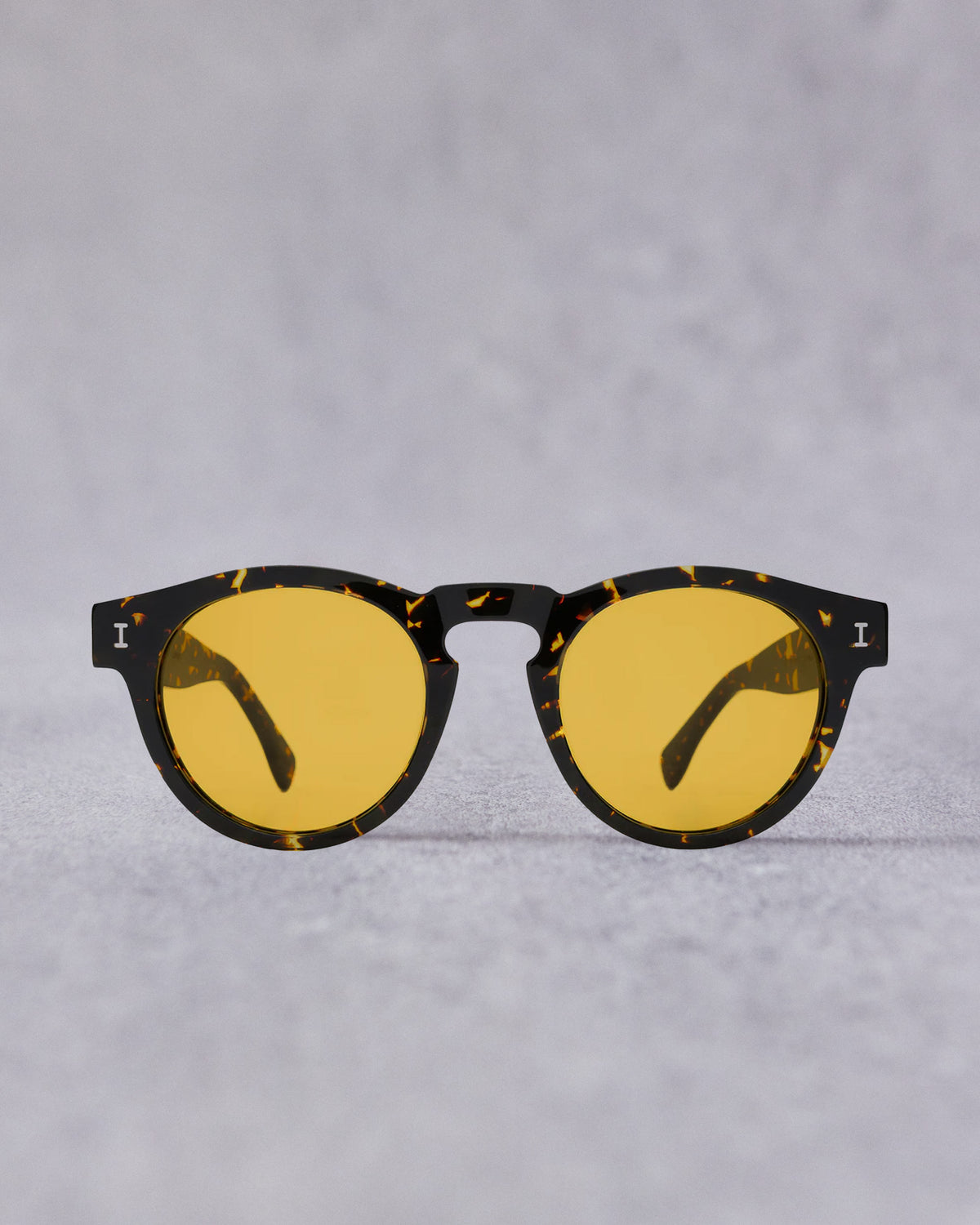 Illesteva Leonard Sunglasses, Flame/Honey – Glasswing display picture 1