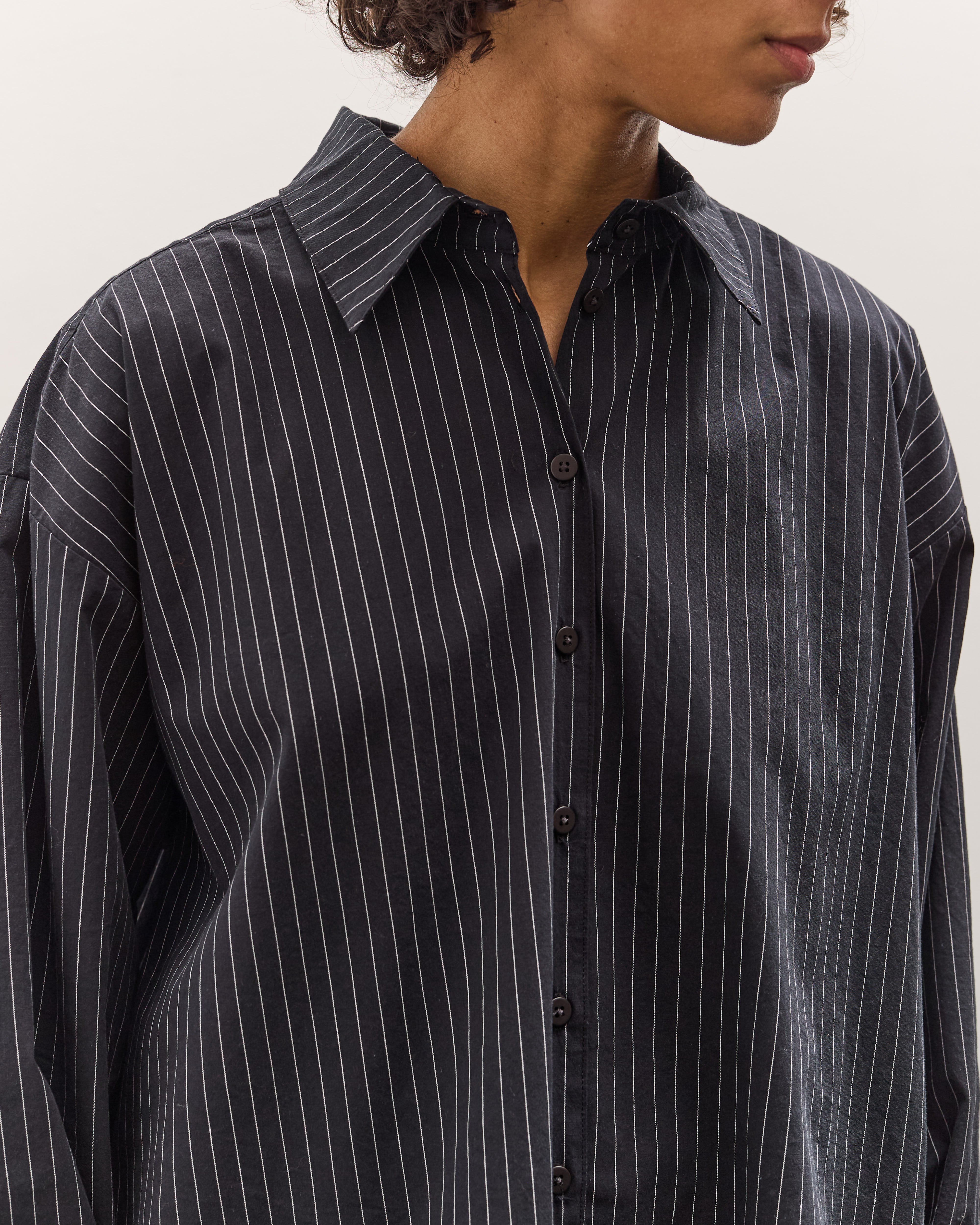Jesse Kamm Alberta Shirt, Midnight Black Pinstripe – Glasswing