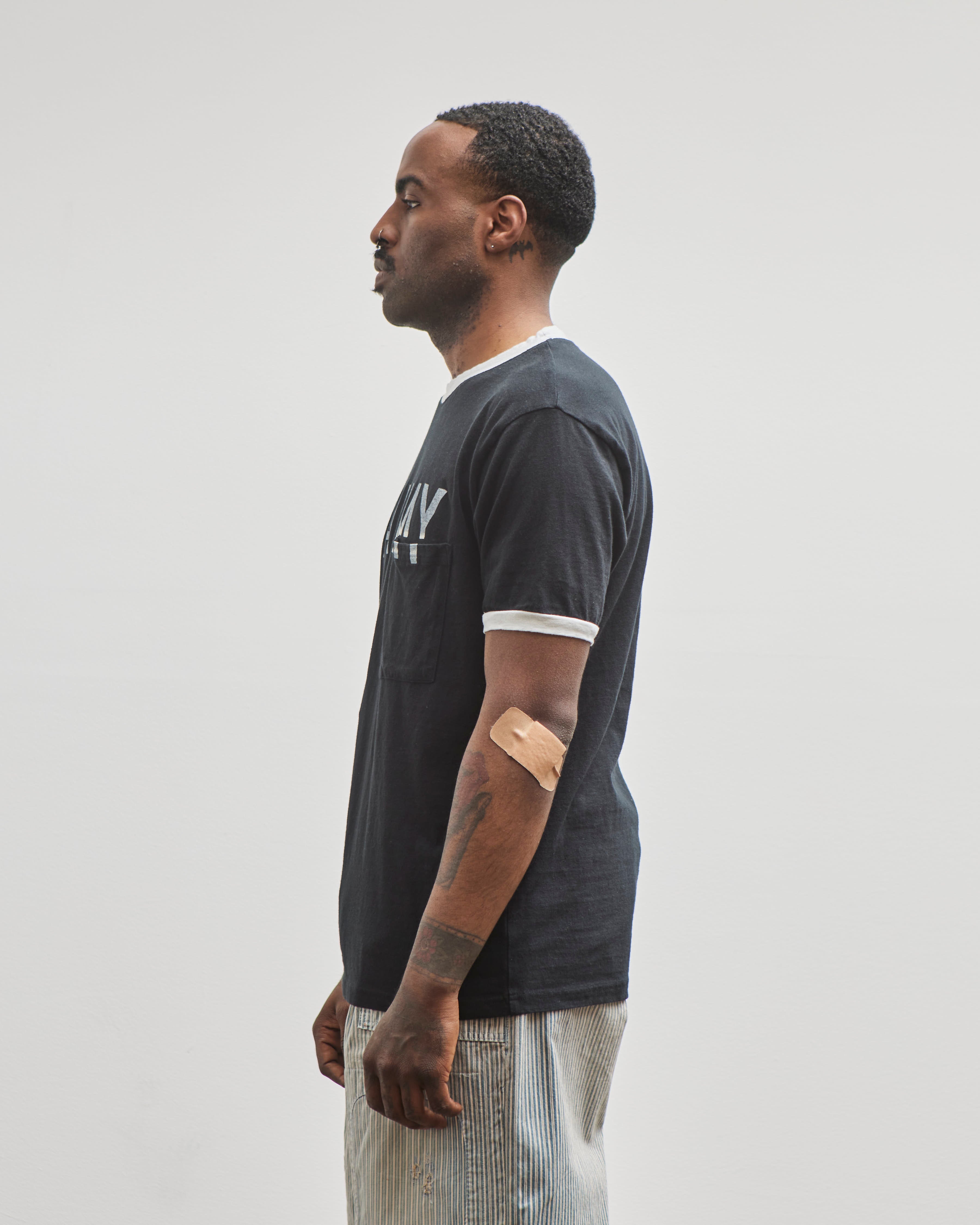 Kapital Unisex 18.5 Jersey RINGER Pocket T (FARMY), Black – Glasswing