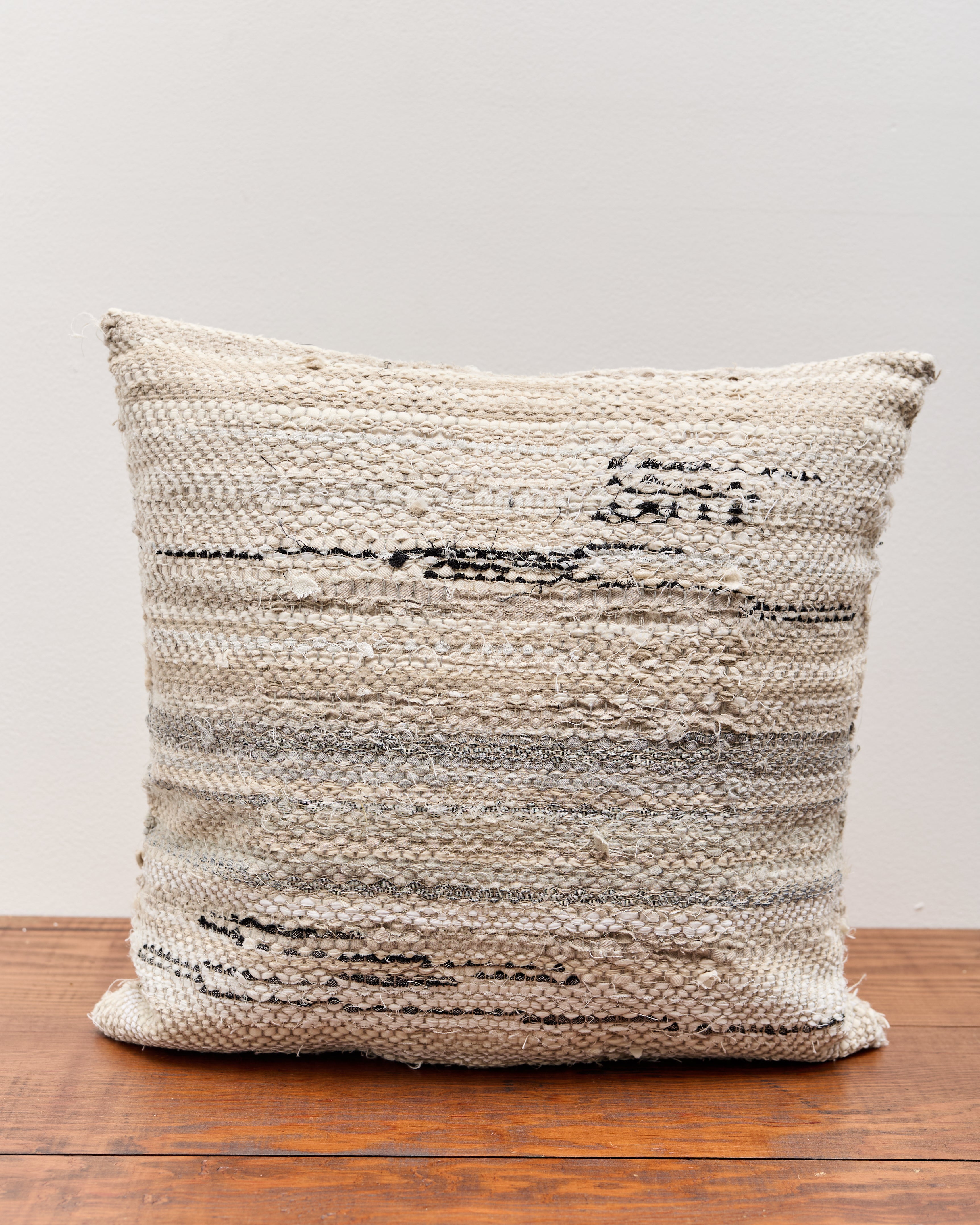 Pillows, Natural – Glasswing