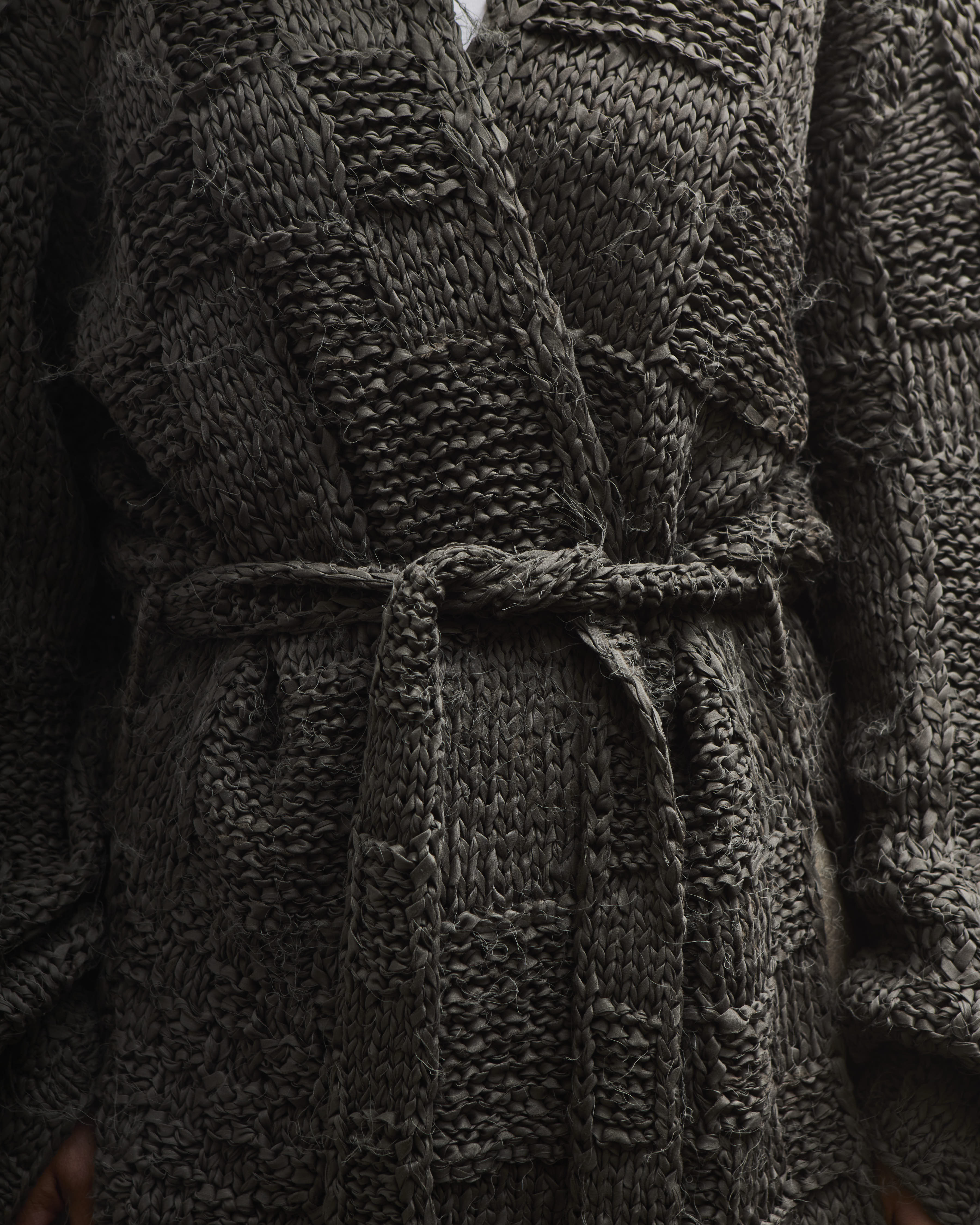 【LAUREN MANOOGIAN】HANDKNIT CABLE カーディガン Lauren Manoogian Handknit Plait Cardigan, Sumi – Glasswing
