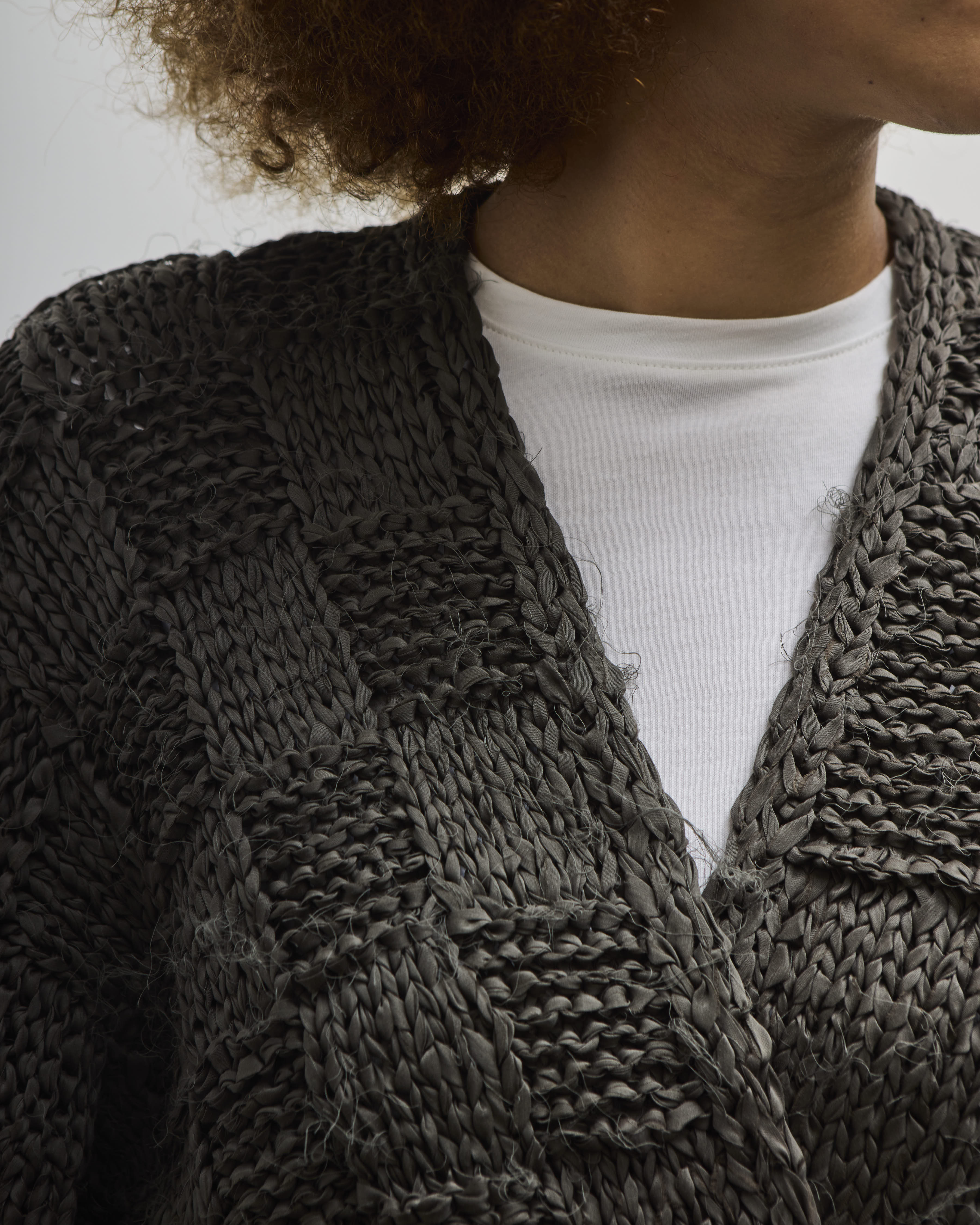 【LAUREN MANOOGIAN】HANDKNIT CABLE カーディガン Lauren Manoogian Handknit Plait Cardigan, Sumi – Glasswing