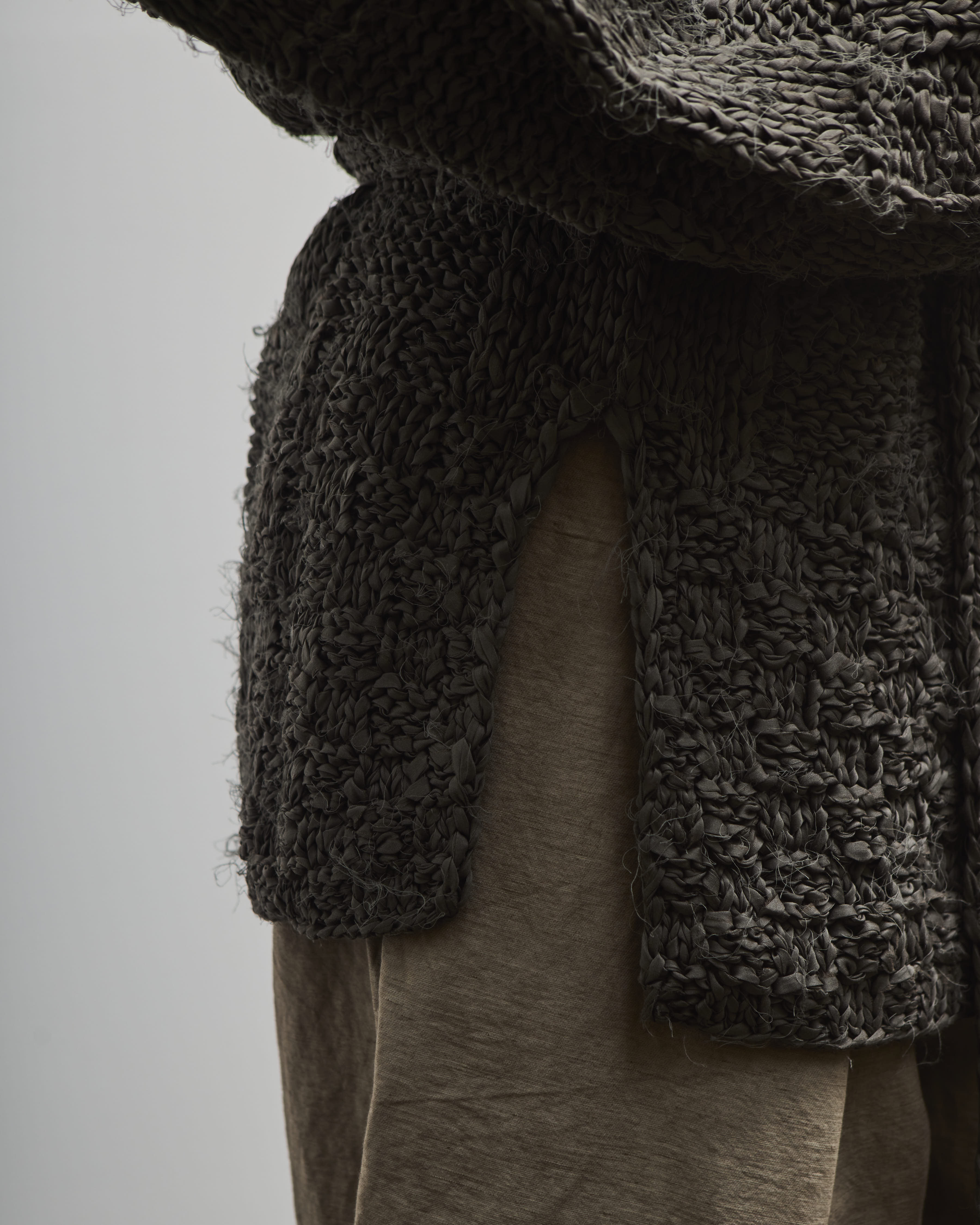 【LAUREN MANOOGIAN】HANDKNIT CABLE カーディガン Lauren Manoogian Handknit Plait Cardigan, Sumi – Glasswing