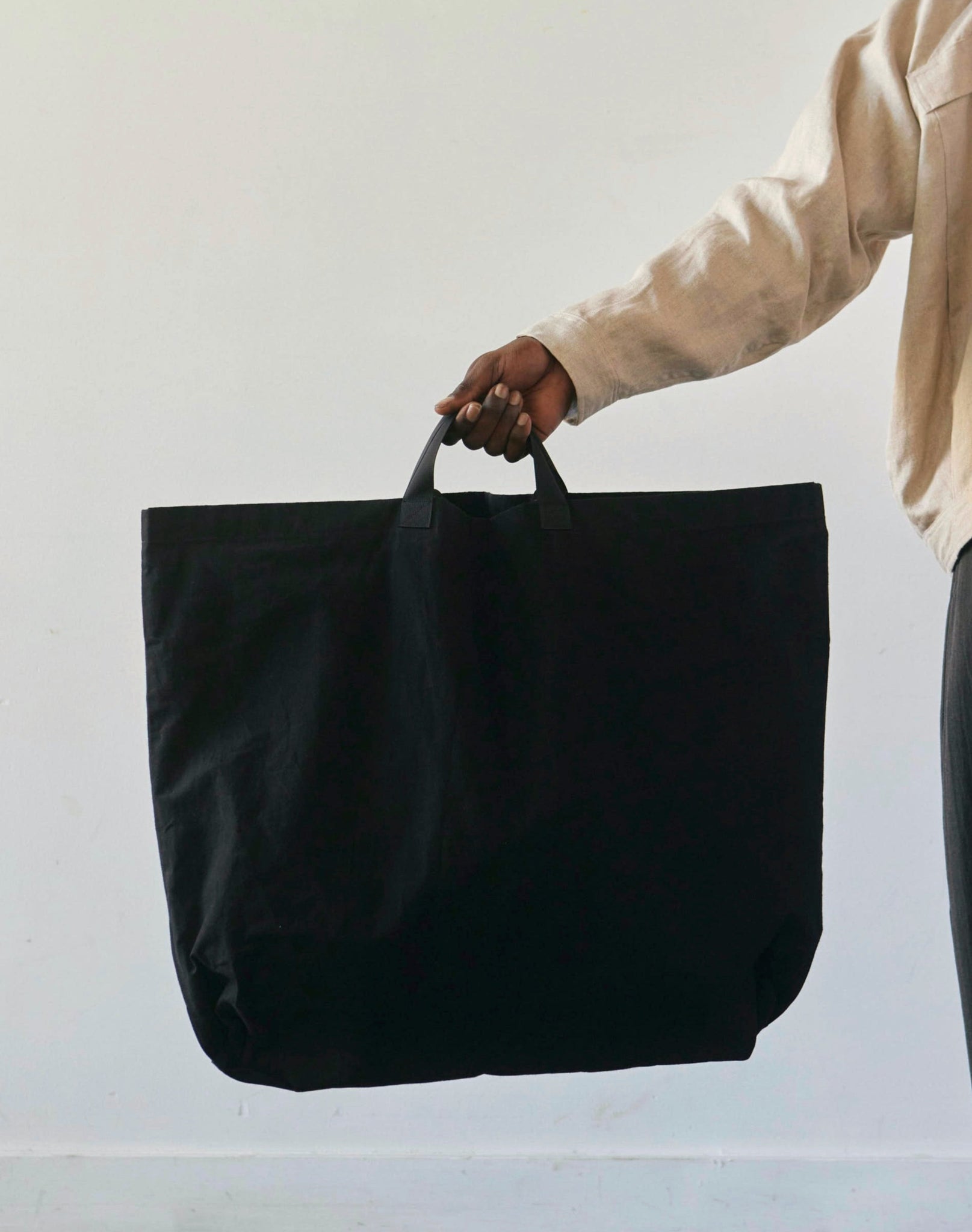 MAN-TLE R0B5 Wax Bag, Black