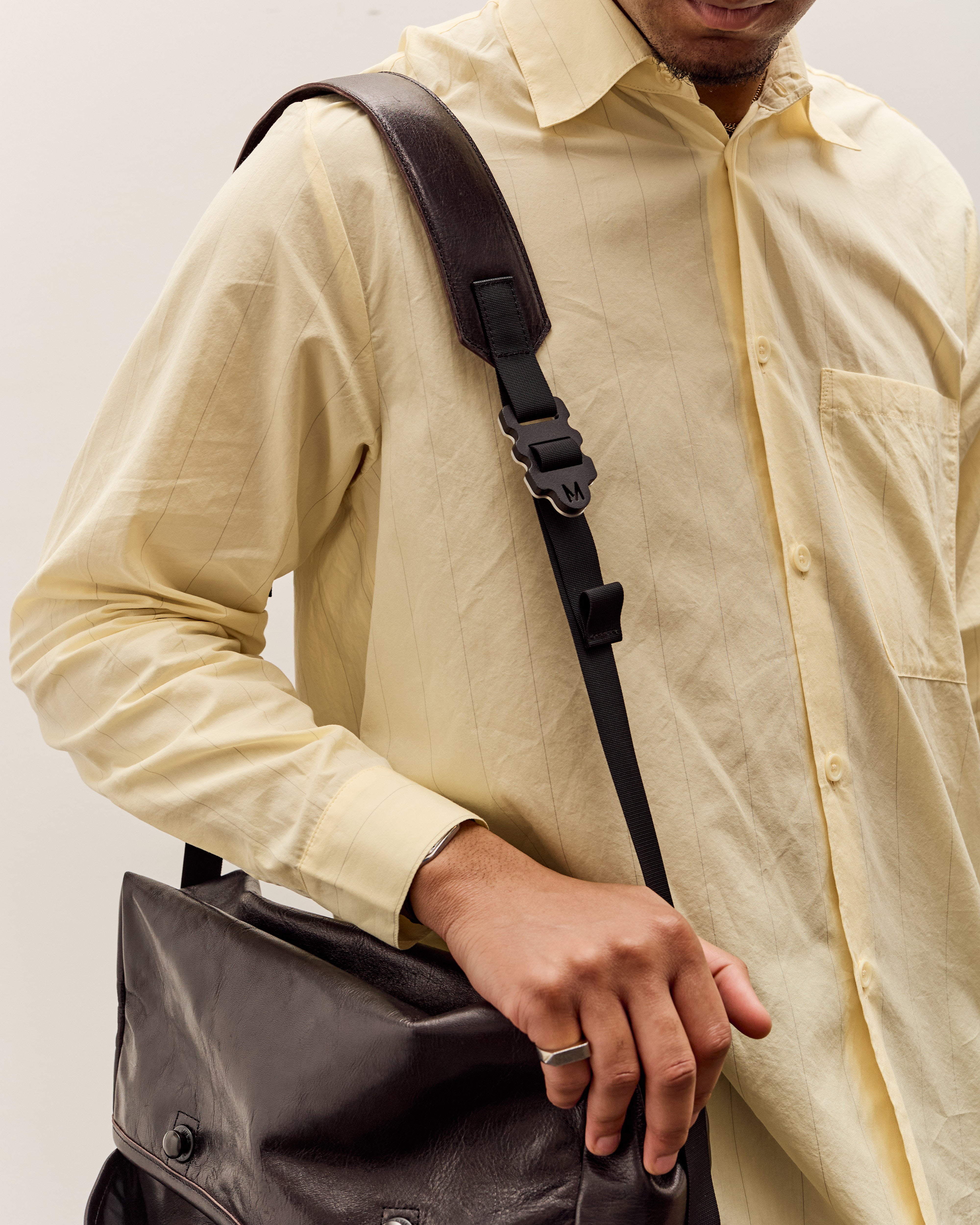 MAN-TLE R20G4 Mini Messenger, Black Hide – Glasswing