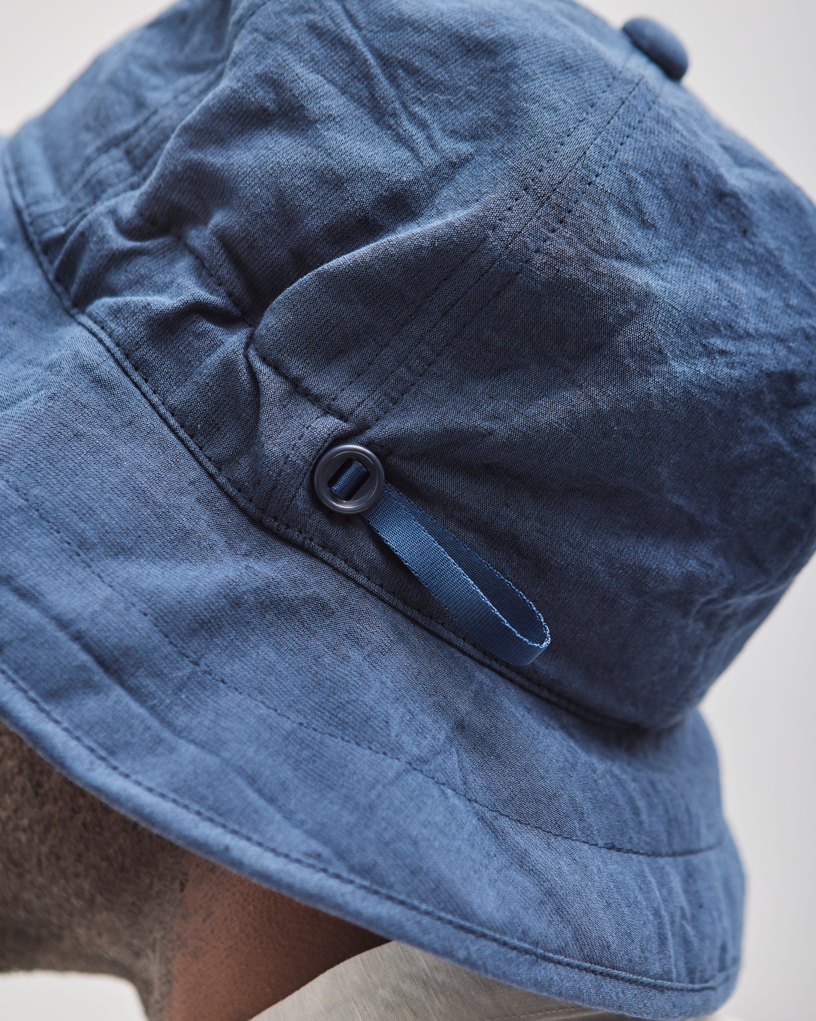 MAN-TLE R16C2 Unisex Hat, Blue Metal