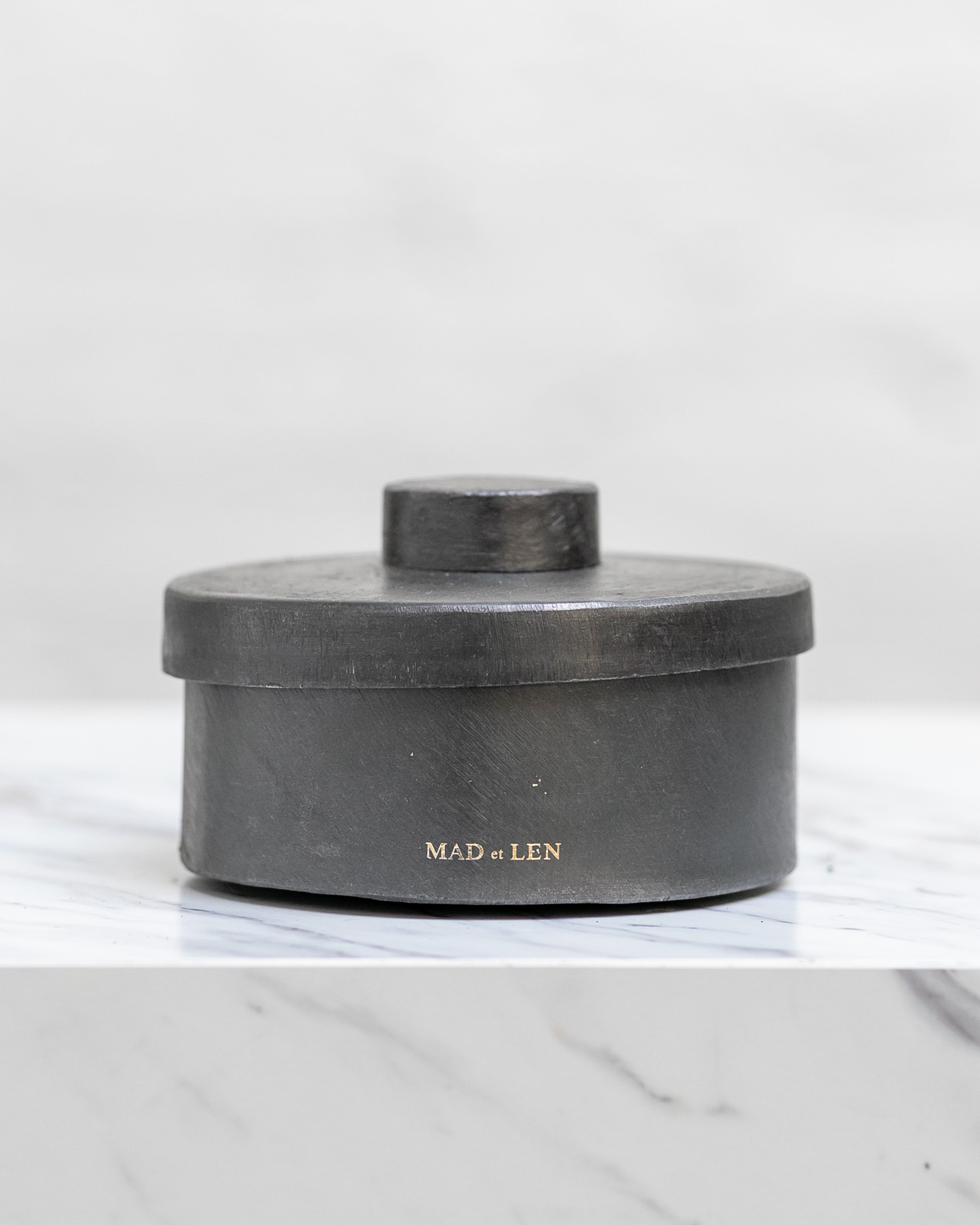 Mad et Len Lava Crystal Flat Petite, Unscented – Glasswing