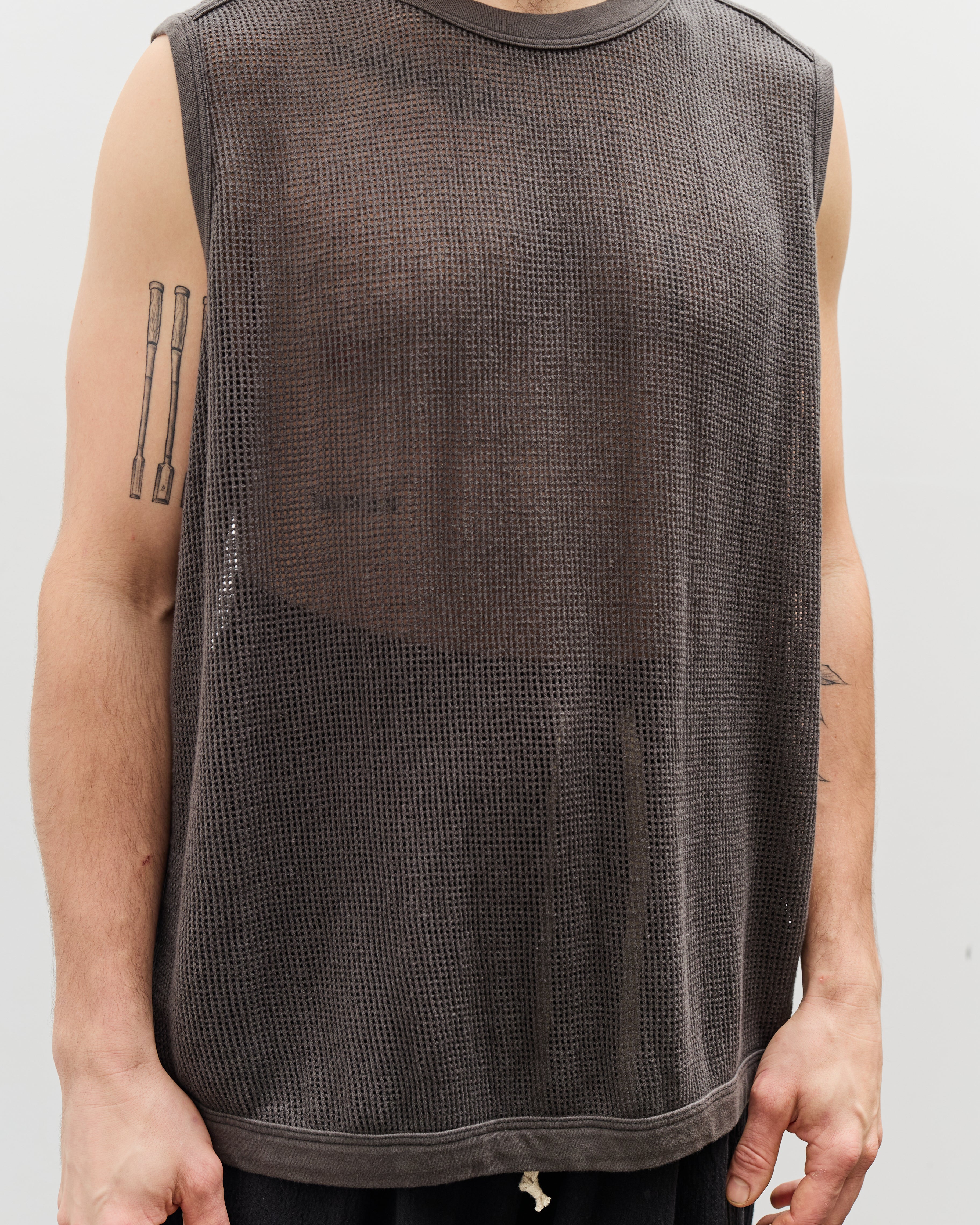 O by Jan-Jan Van Essche Sleeveless Tee Mesh, Off-Black – Glasswing
