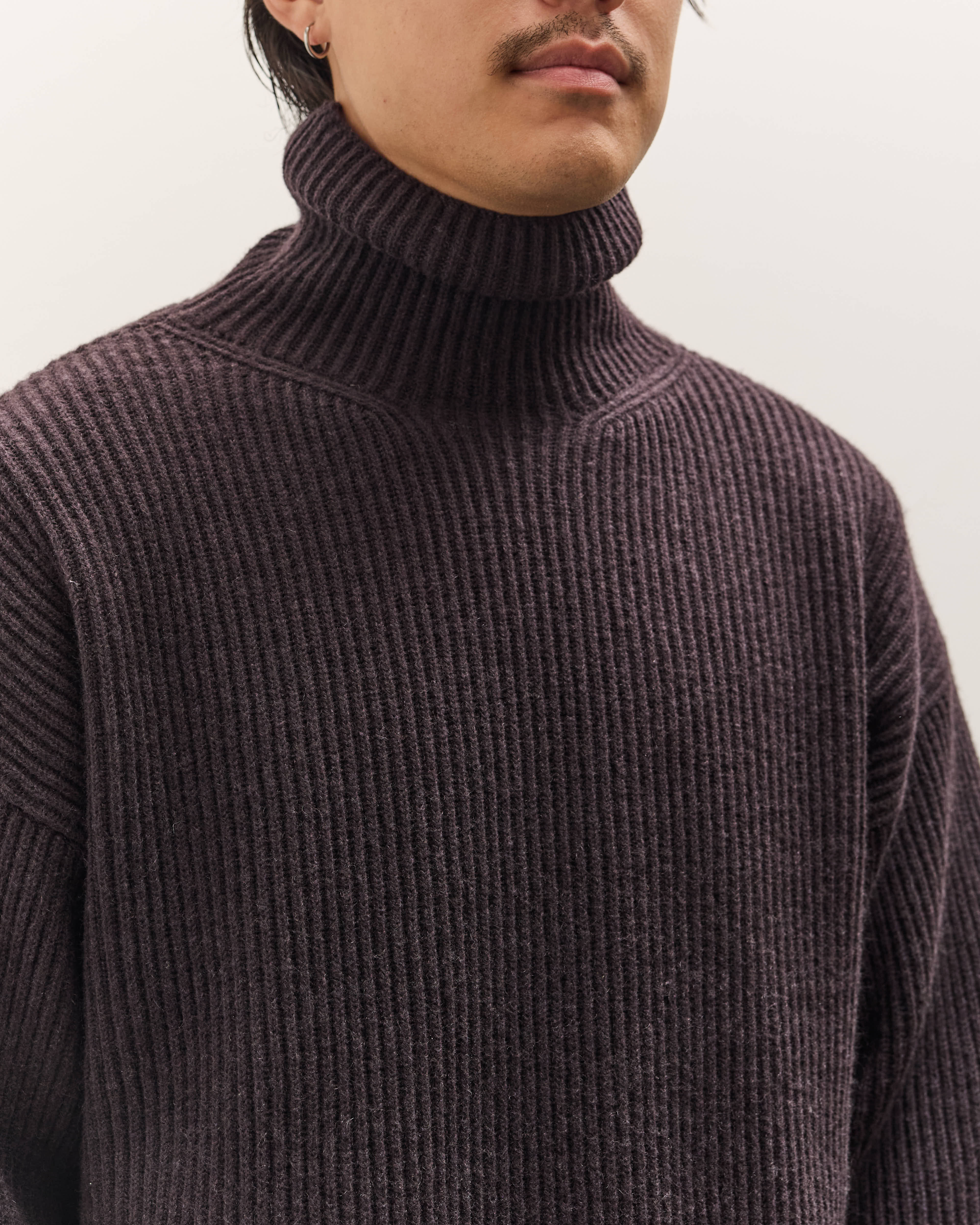 seya. Turtle Kneck Cloud Sweater Unisex, Ebony Black – Glasswing