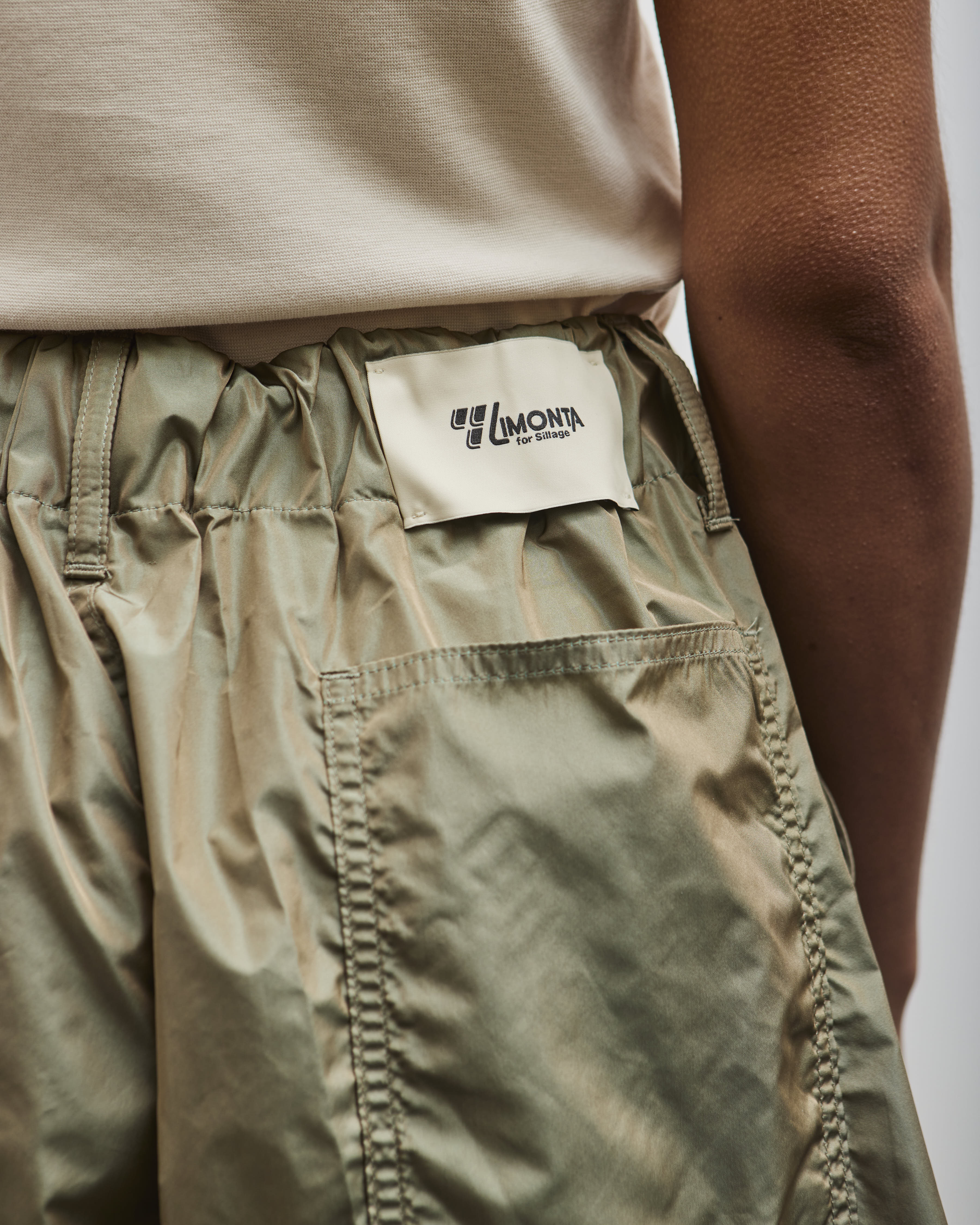 Sillage Circular Short Pants, Limonta Nylon Khaki – Glasswing